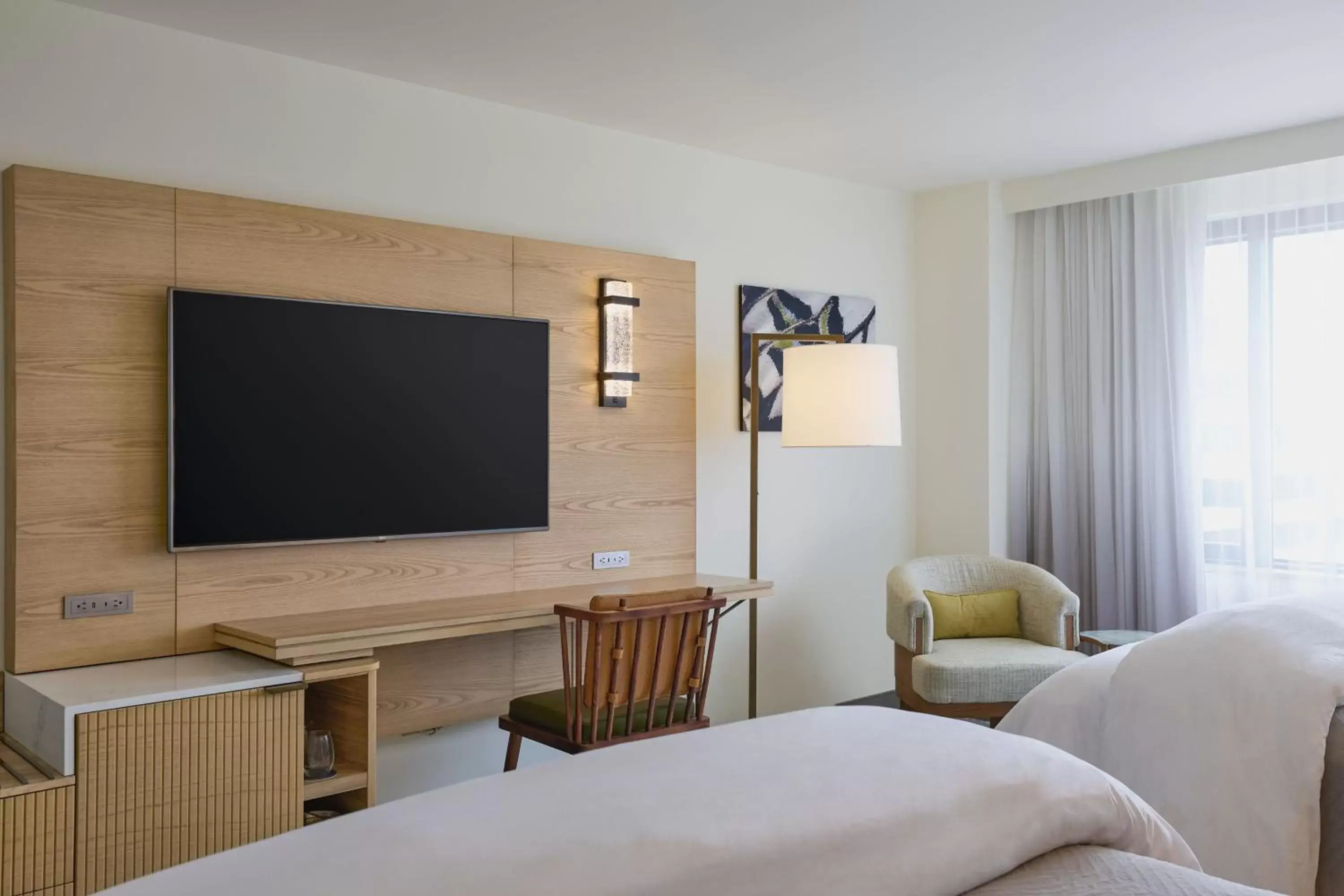 Deluxe, Guest room, 2 Queens in The Westin Los Angeles Airport Deluxe, Guest room, 2 Queens in The Westin Los Angeles Airport