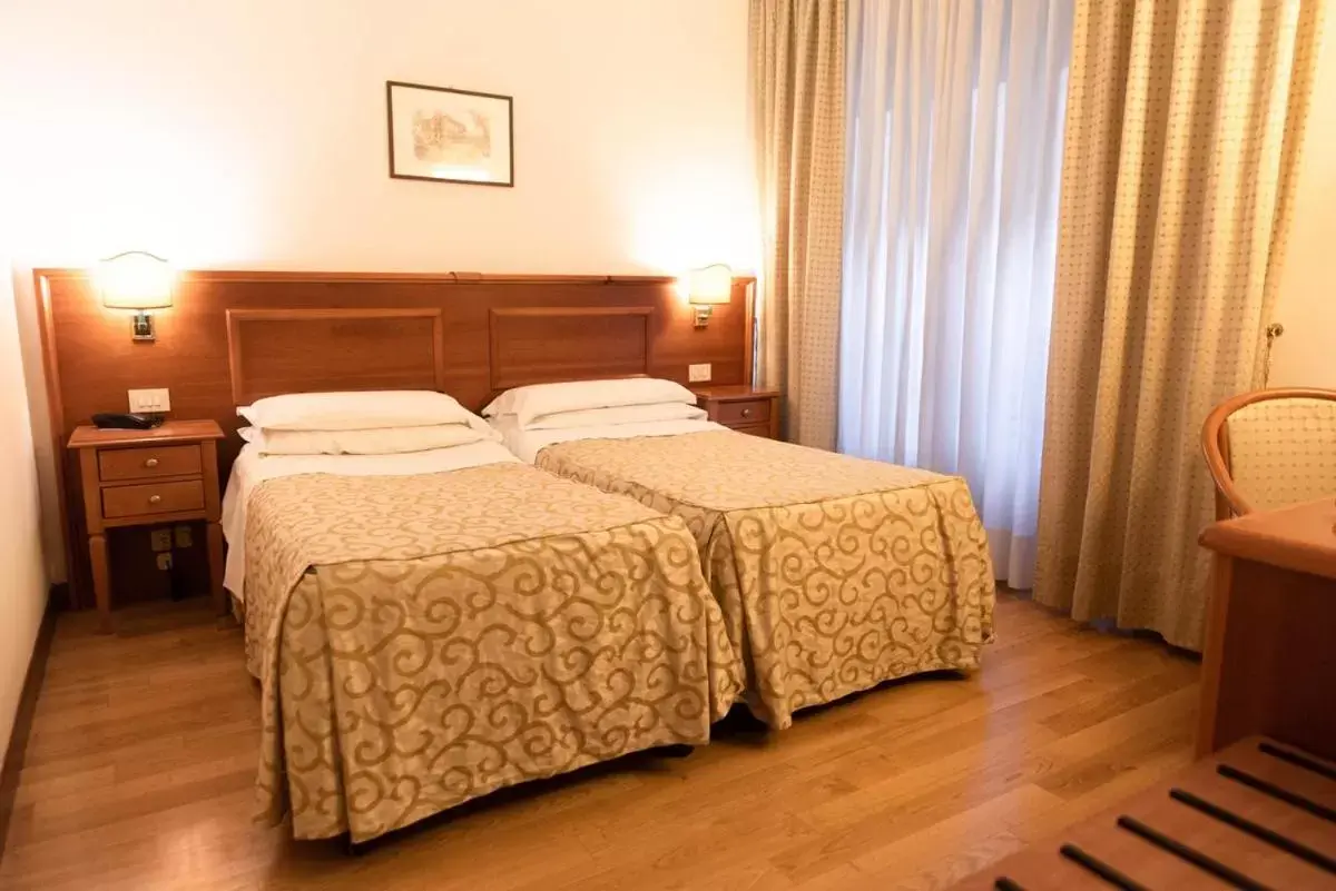 Economy Double or Twin Room in Grand Hotel Duomo Economy Double or Twin Room in Grand Hotel Duomo