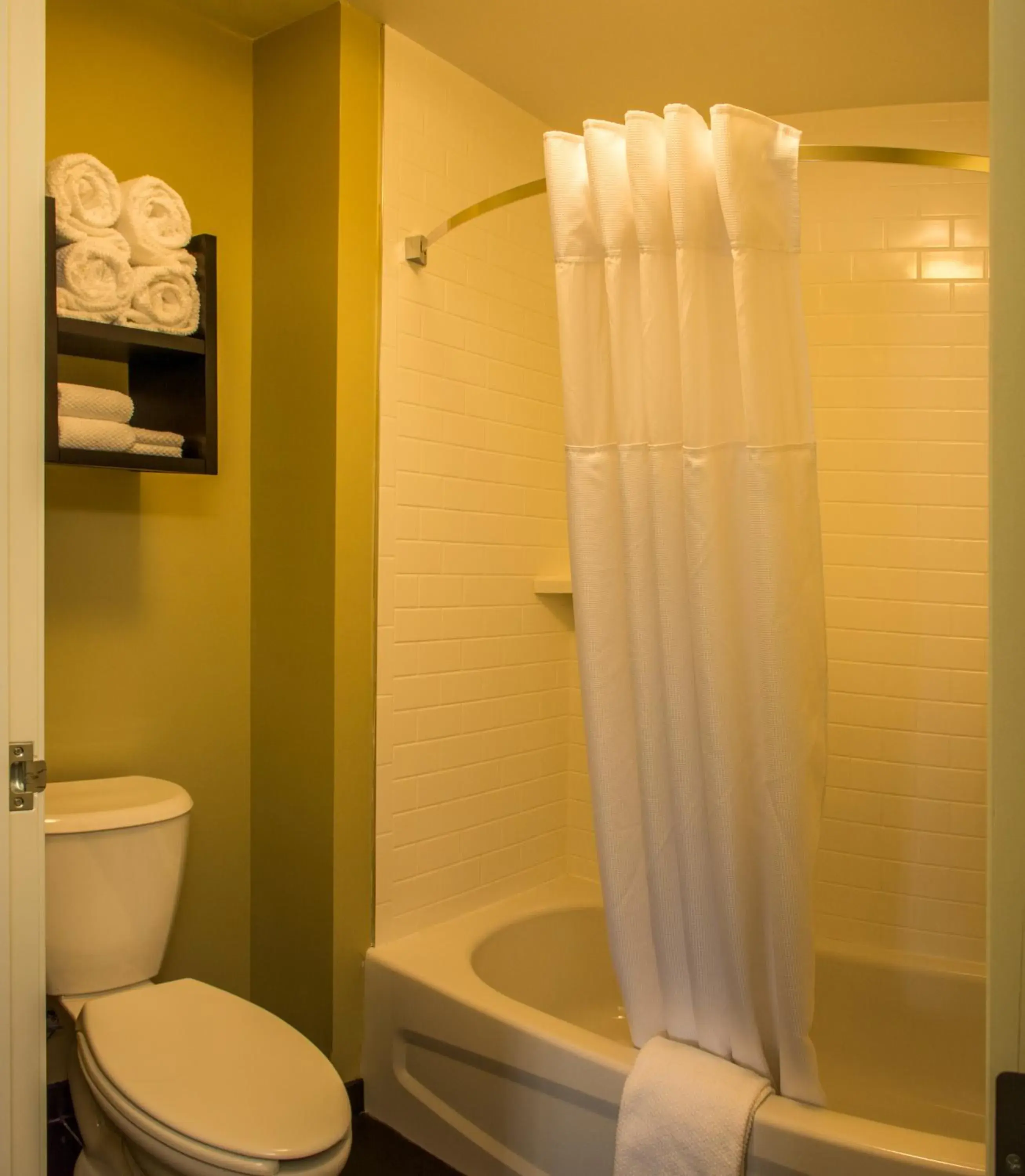 Double Room with Two Double Beds - Hearing Mobility Access with Tub - Non-Smoking in Staybridge Suites Schererville by IHG Double Room with Two Double Beds - Hearing Mobility Access with Tub - Non-Smoking in Staybridge Suites Schererville by IHG