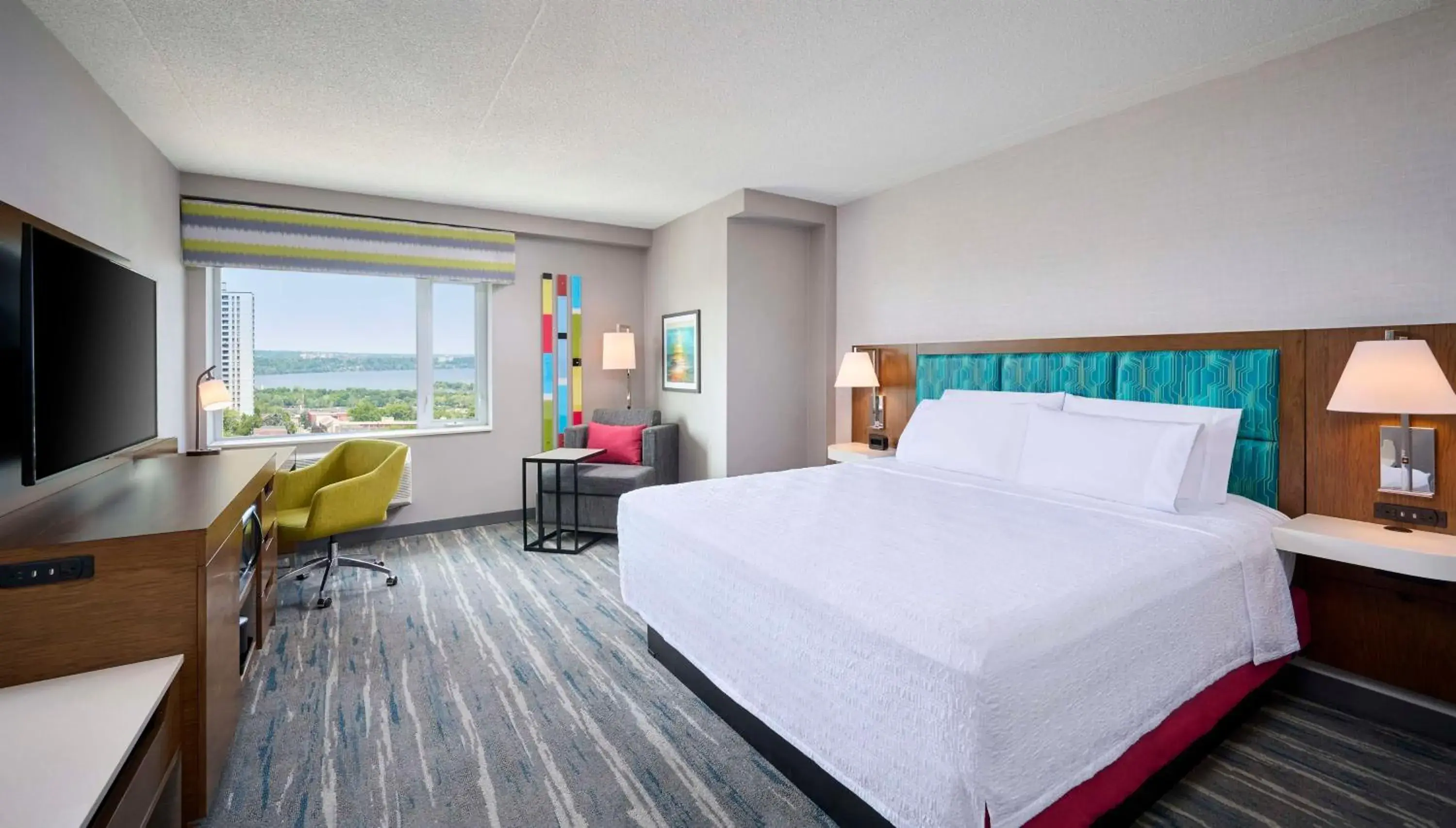 King Room with Bath Tub - Disability Access in Hampton Inn By Hilton Hamilton King Room with Bath Tub - Disability Access in Hampton Inn By Hilton Hamilton