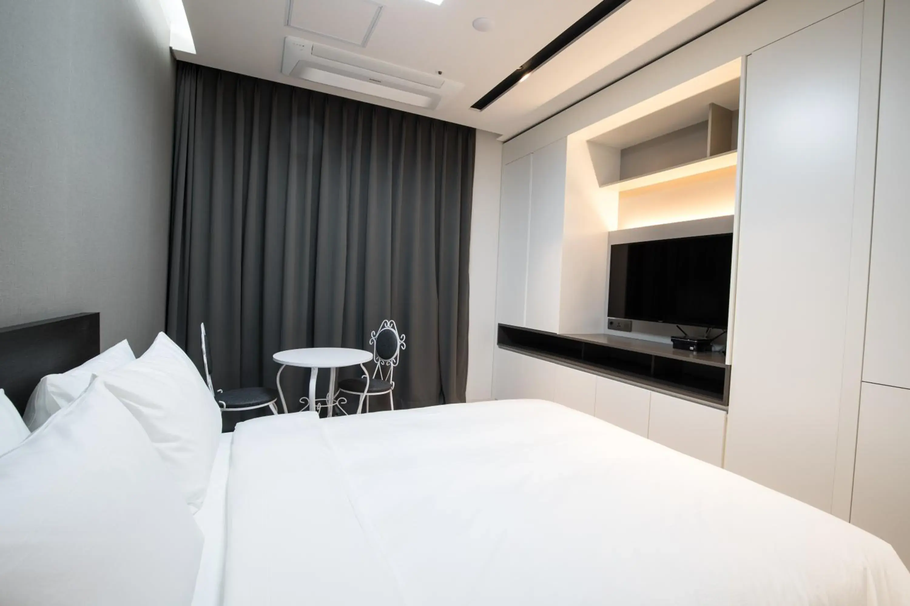 Standard Double Room with Lake View in Sunrise Hotel Sokcho Standard Double Room with Lake View in Sunrise Hotel Sokcho