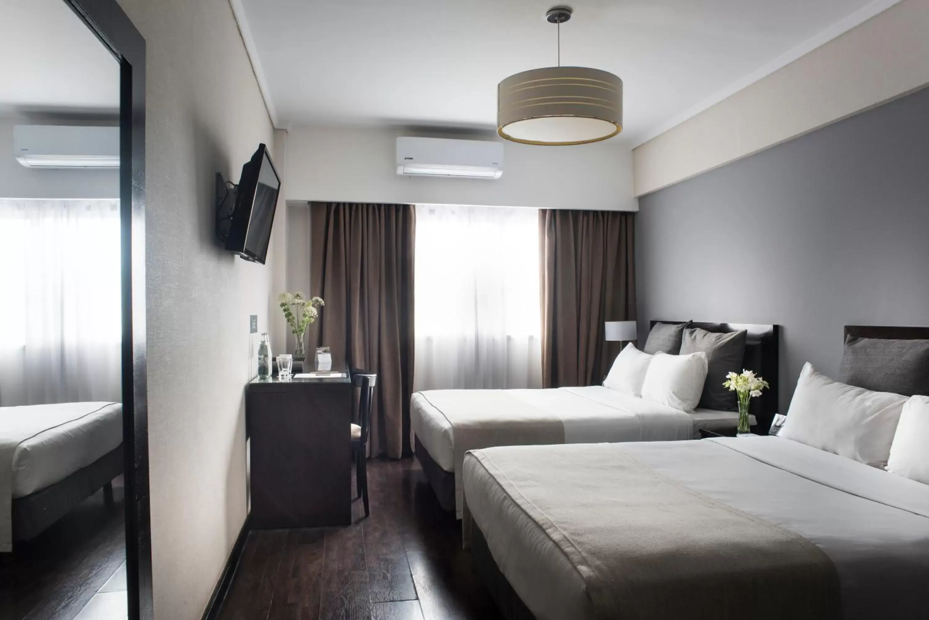 Triple Room in Rochester Hotel Classic Triple Room in Rochester Hotel Classic