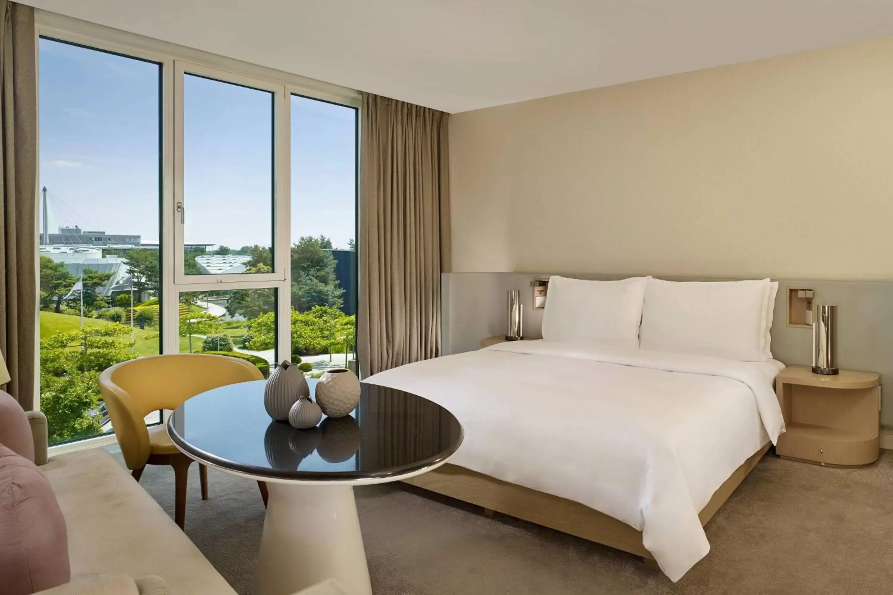 King Room - single occupancy in The Ritz-Carlton, Wolfsburg King Room - single occupancy in The Ritz-Carlton, Wolfsburg