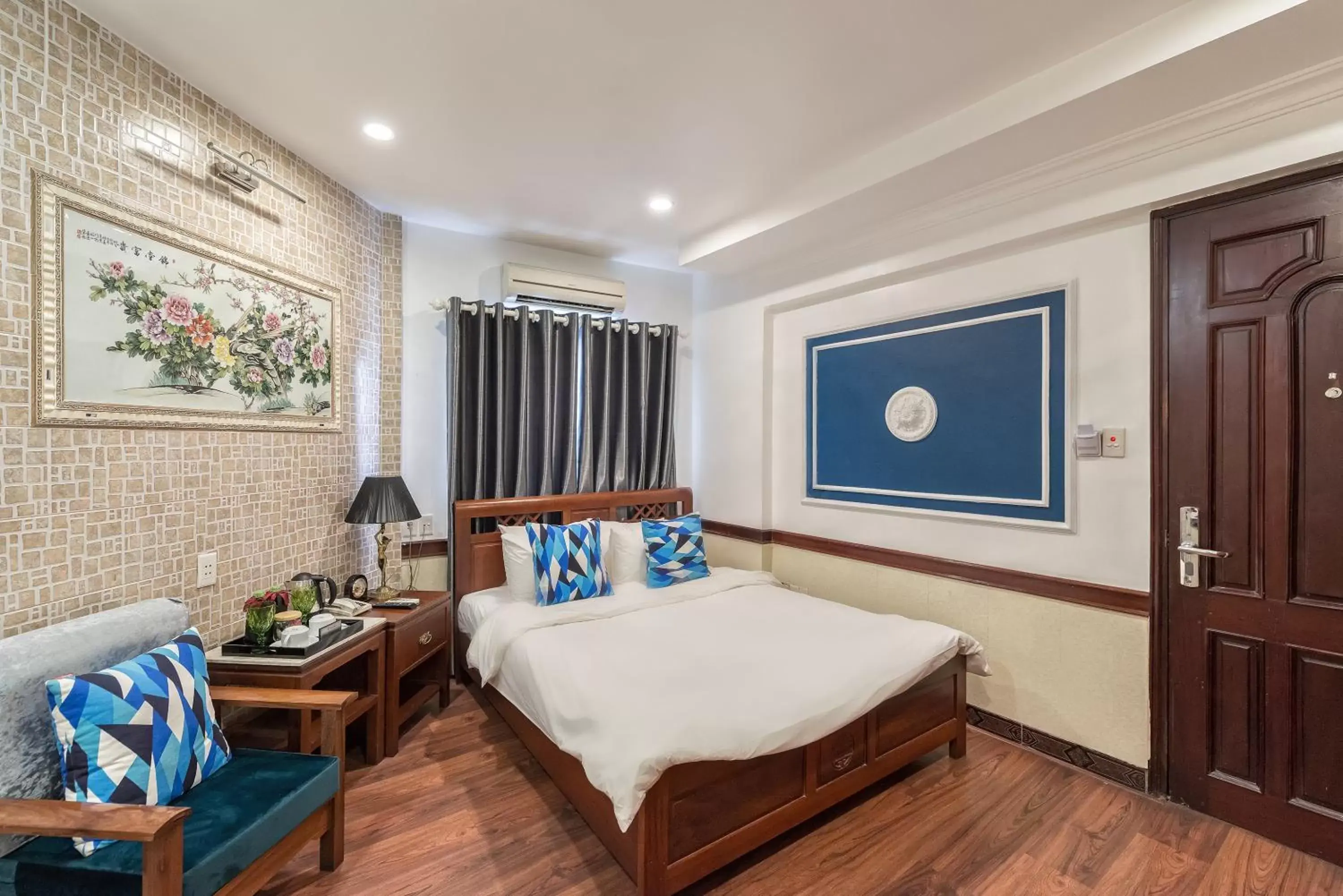 Deluxe Double Room with City View in Prince II Hotel Deluxe Double Room with City View in Prince II Hotel