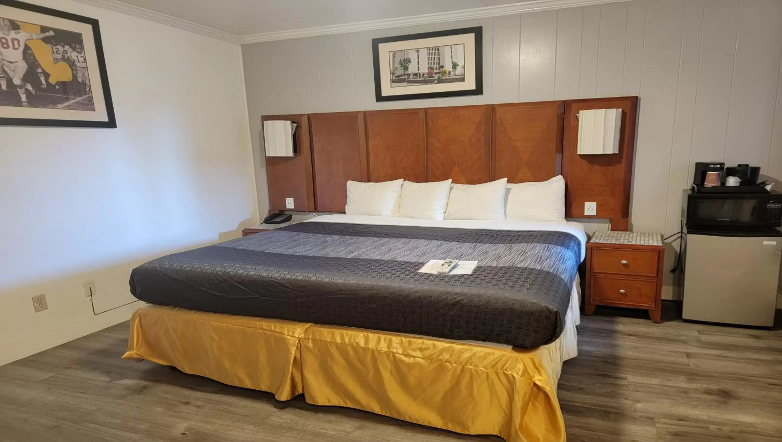 King Room - Pet Friendly in Magnuson Cedar City King Room - Pet Friendly in Magnuson Cedar City
