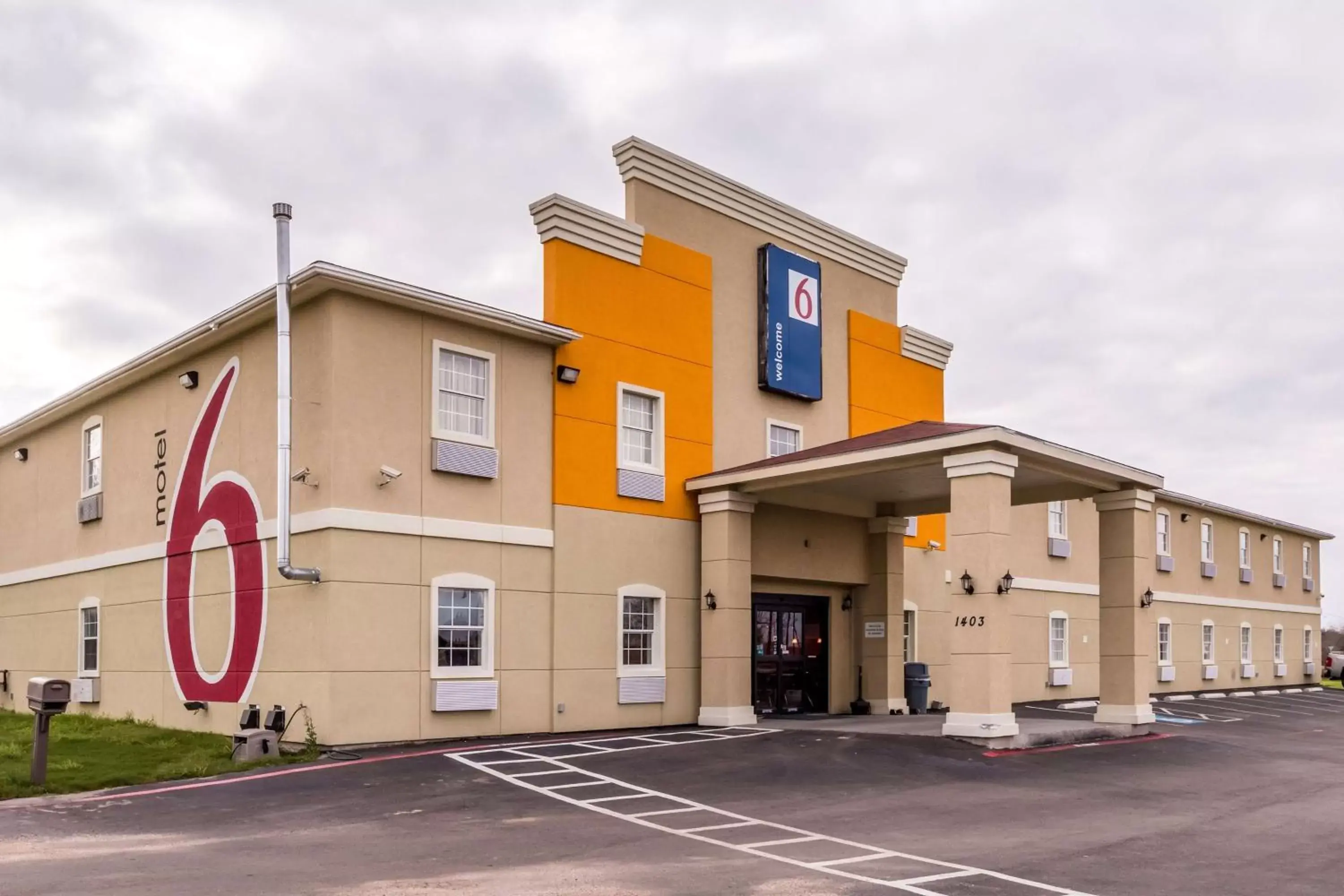 Motel 6-Jourdanton, TX Motel 6-Jourdanton, TX