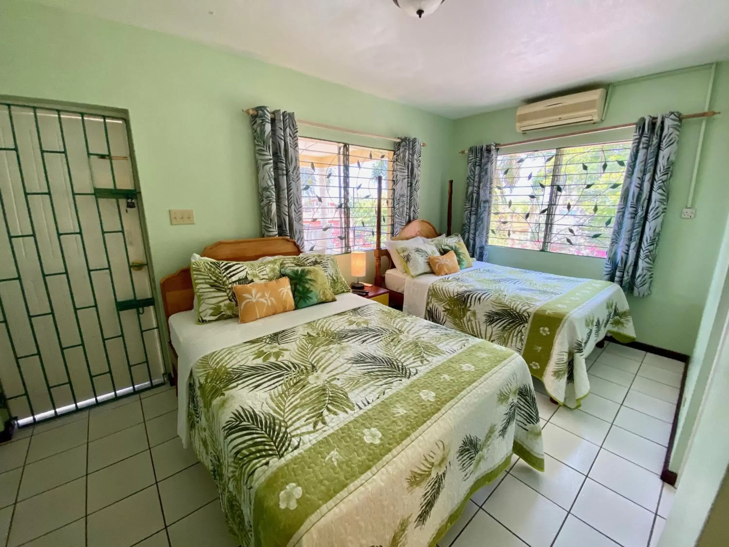 Queen Room with Two Queen Beds in The Blue Orchid B&B Queen Room with Two Queen Beds in The Blue Orchid B&B