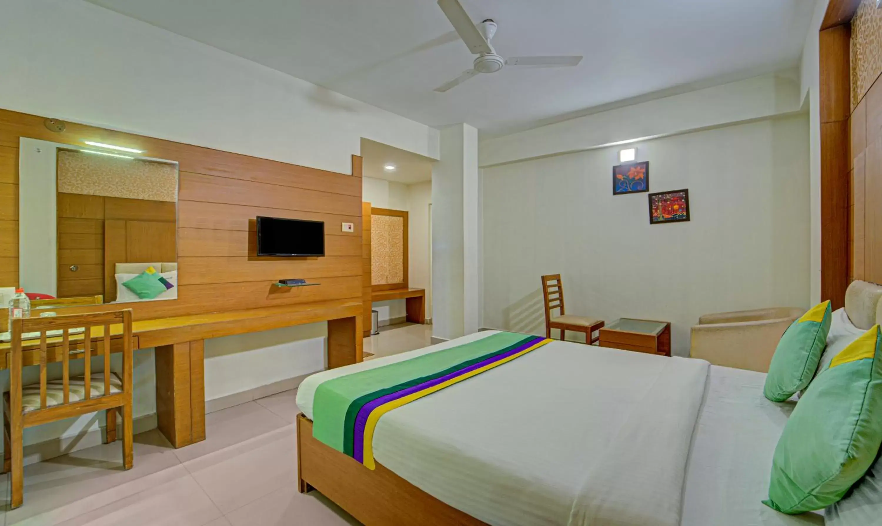 Deluxe Double Room - single occupancy in FabHotel The Green City - Central Railway Station Deluxe Double Room - single occupancy in FabHotel The Green City - Central Railway Station