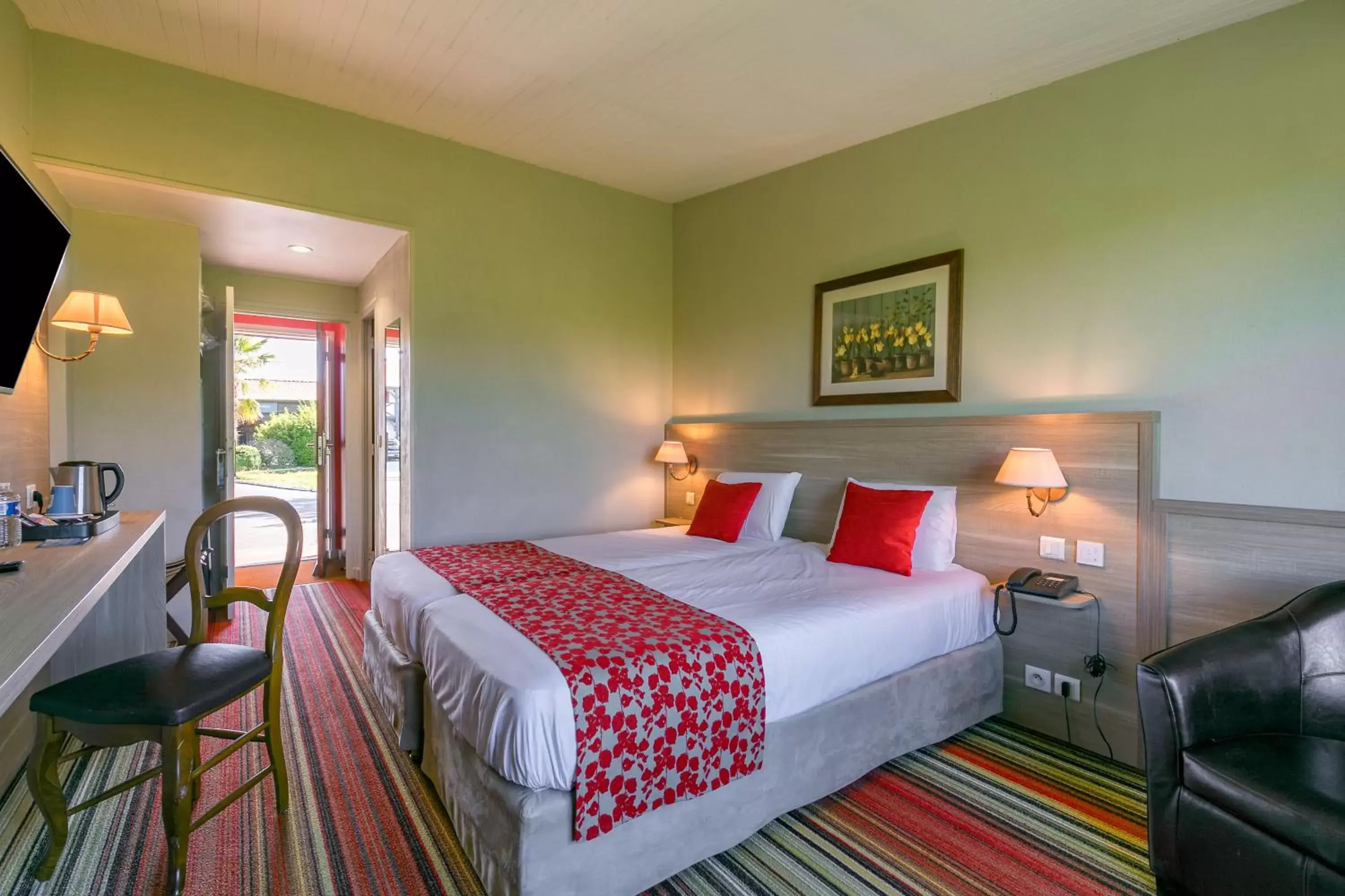 Twin Room in Kyriad Prestige Beaune le Panorama Twin Room in Kyriad Prestige Beaune le Panorama