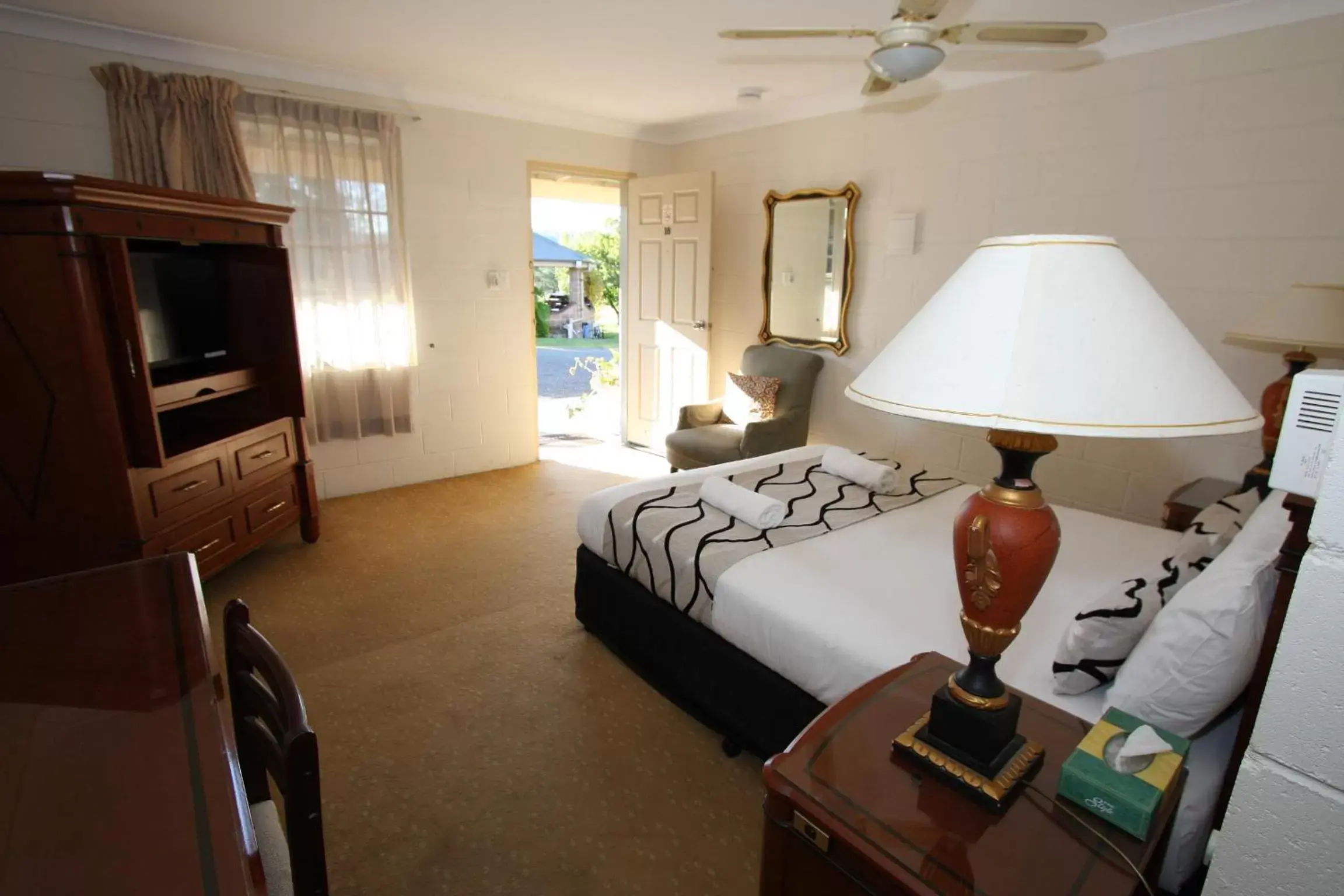 Standard Queen Room in Picton Valley Motel Australia Standard Queen Room in Picton Valley Motel Australia