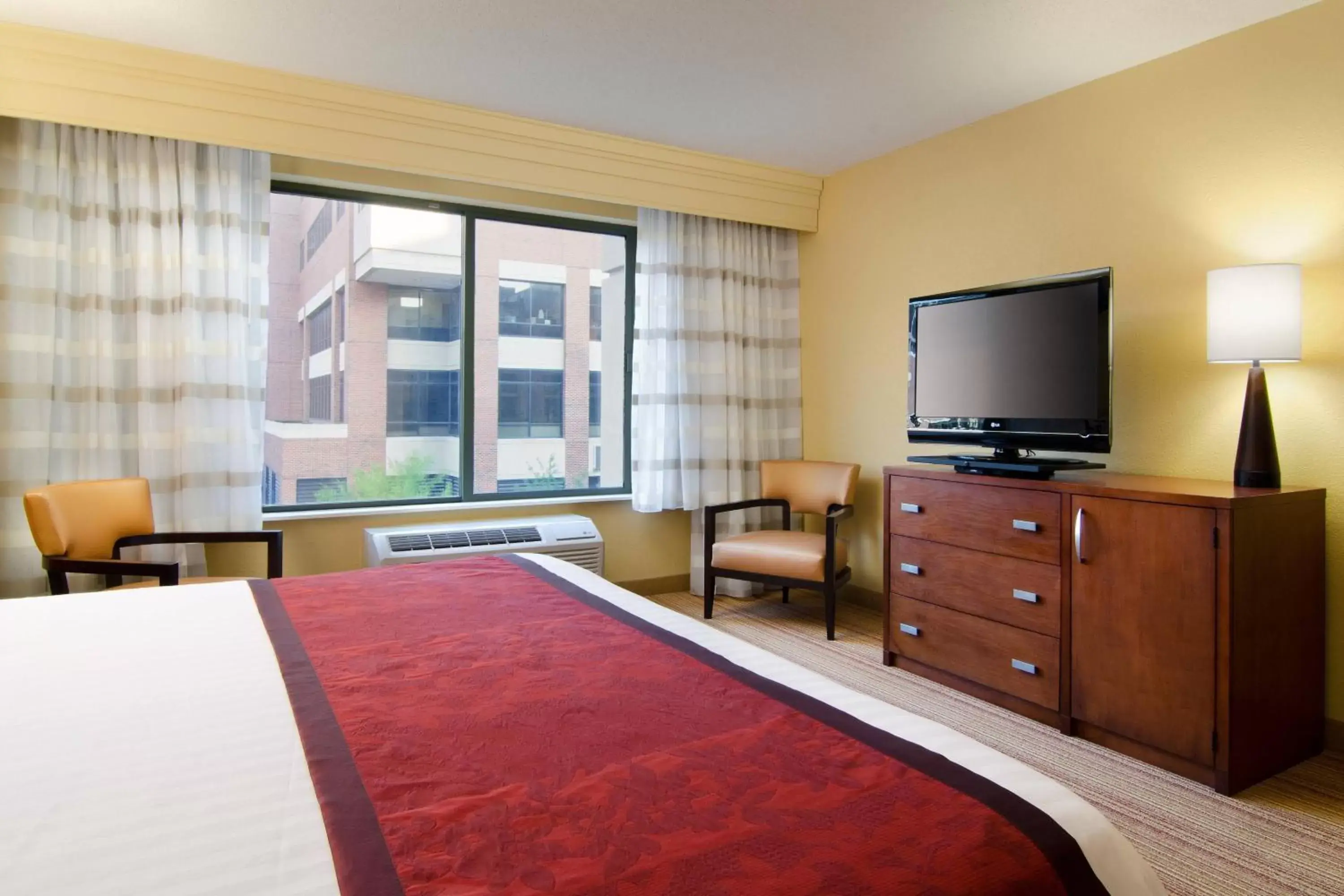 One-Bedroom King Suite in Courtyard by Marriott Birmingham Downtown at UAB One-Bedroom King Suite in Courtyard by Marriott Birmingham Downtown at UAB