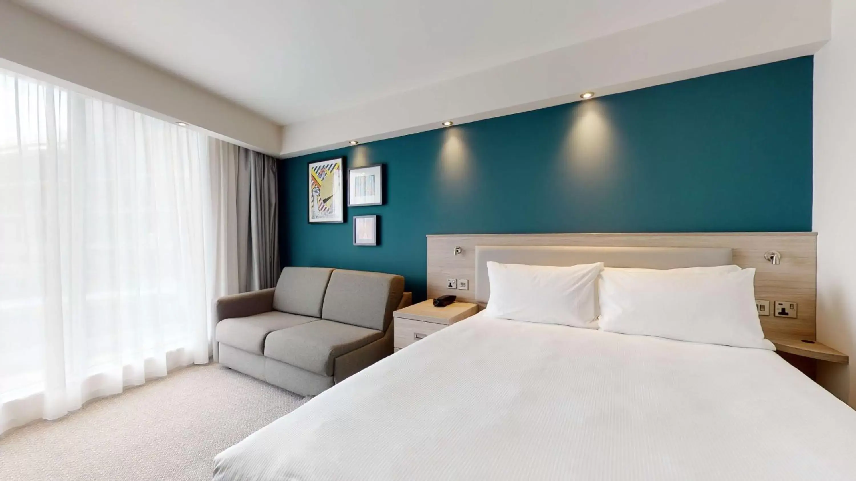 Queen Room with Sofa in Hampton By Hilton Manchester Northern Quarter Queen Room with Sofa in Hampton By Hilton Manchester Northern Quarter