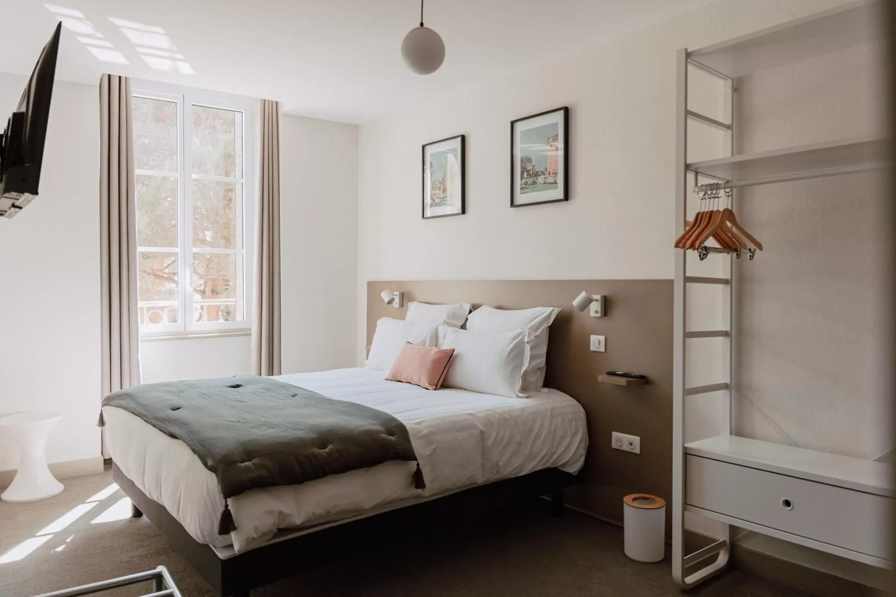 Apartment in Mage hôtels - Hôtel la grenette - Brasserie Bonté Divine Apartment in Mage hôtels - Hôtel la grenette - Brasserie Bonté Divine