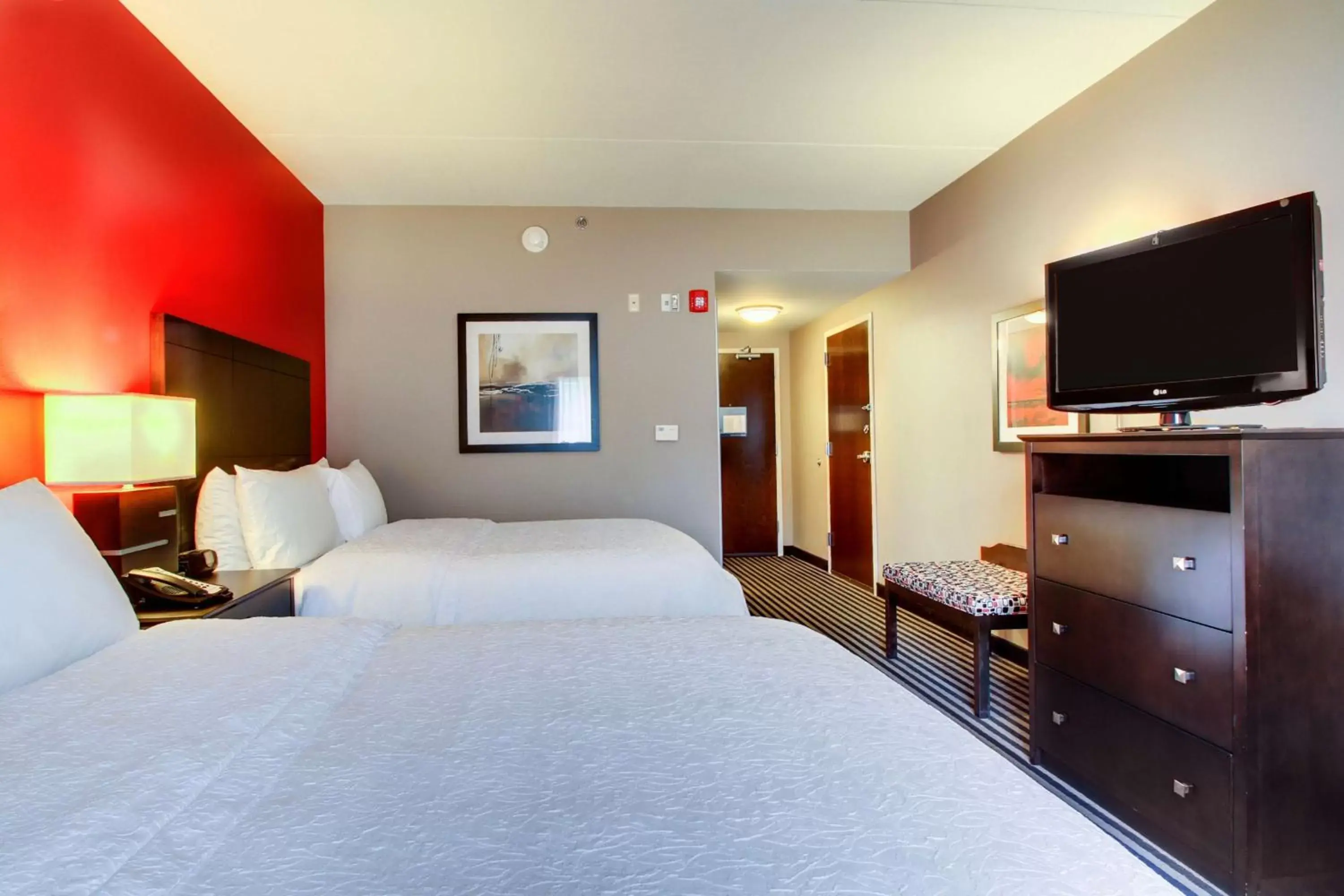 Queen Room - Non-Smoking in Hampton Inn Birmingham/Leeds Queen Room - Non-Smoking in Hampton Inn Birmingham/Leeds