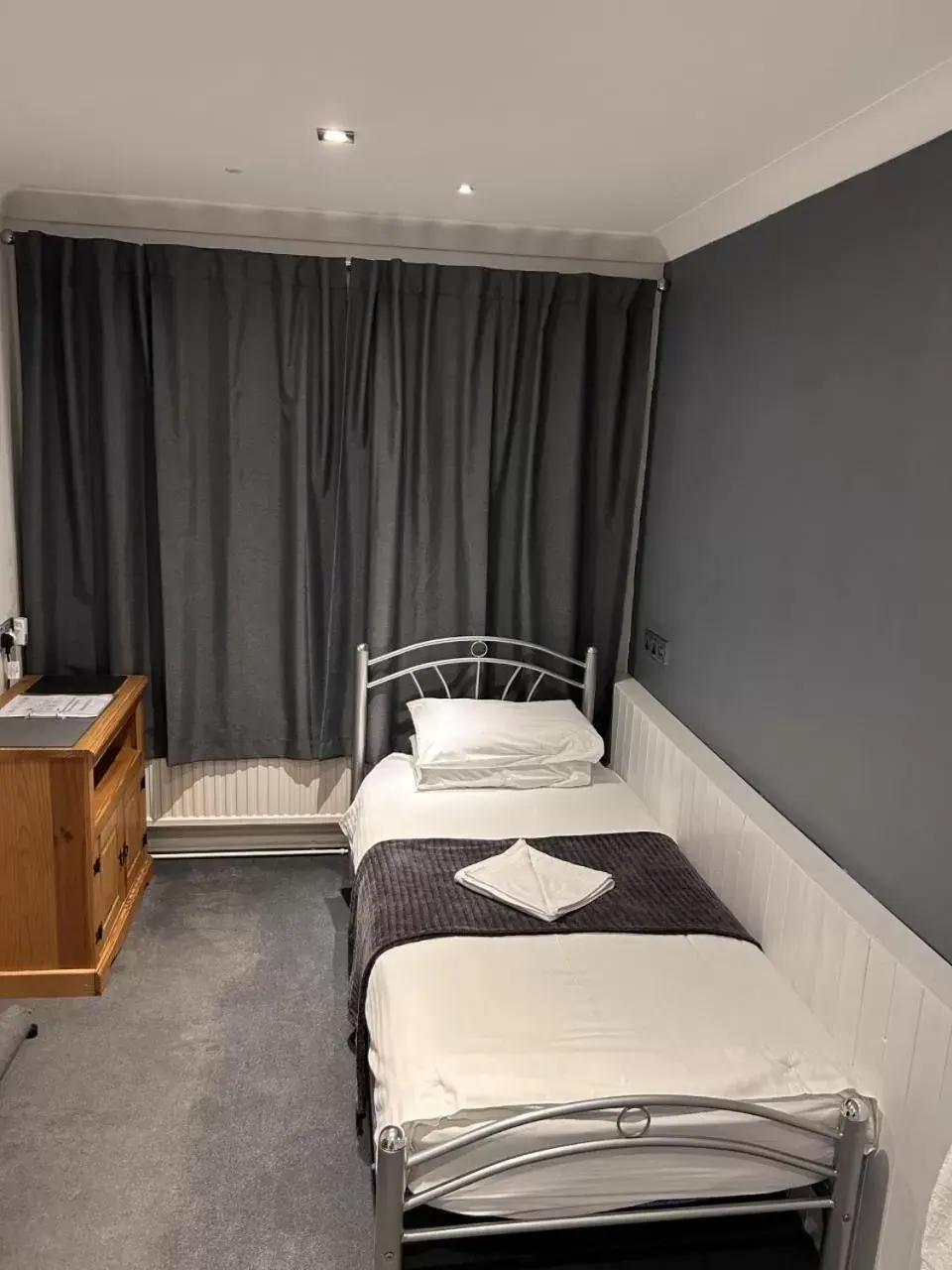 Single Room with Shared Toilet - single occupancy in Rock House Bed and Breakfast Single Room with Shared Toilet - single occupancy in Rock House Bed and Breakfast