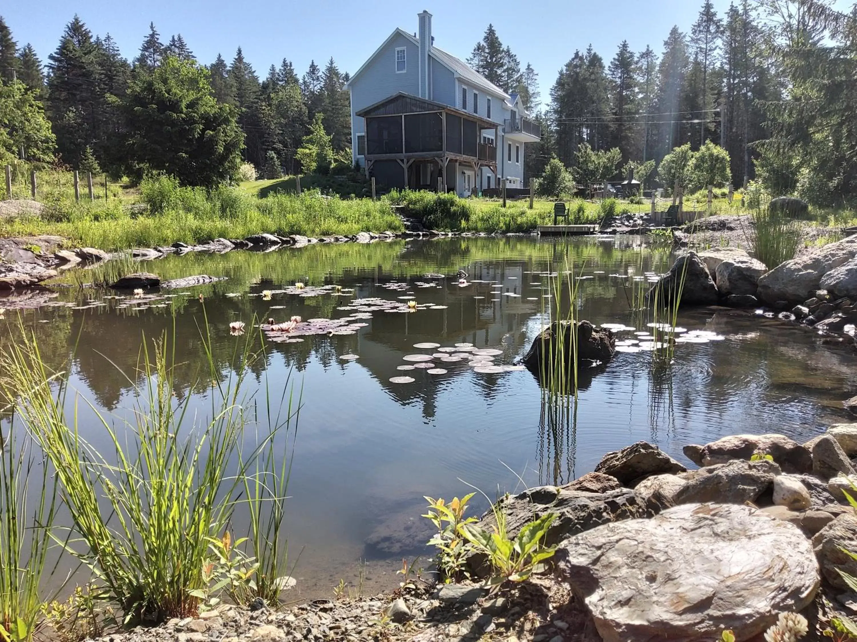 GÎTE SUR L'ARC EN CIEL GÎTE SUR L'ARC EN CIEL