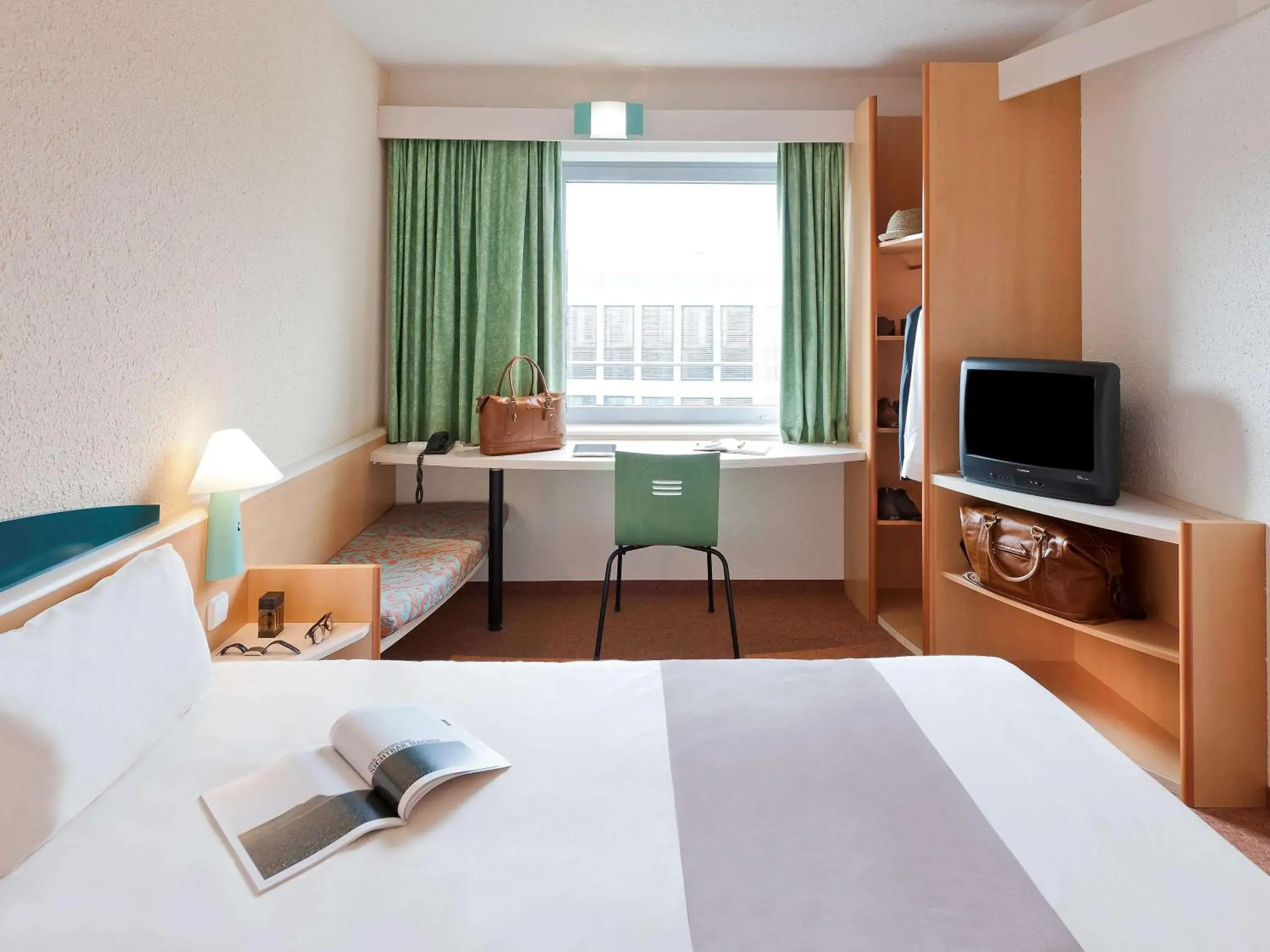 Family Room in Ibis Madrid Alcorcon Tresaguas Family Room in Ibis Madrid Alcorcon Tresaguas