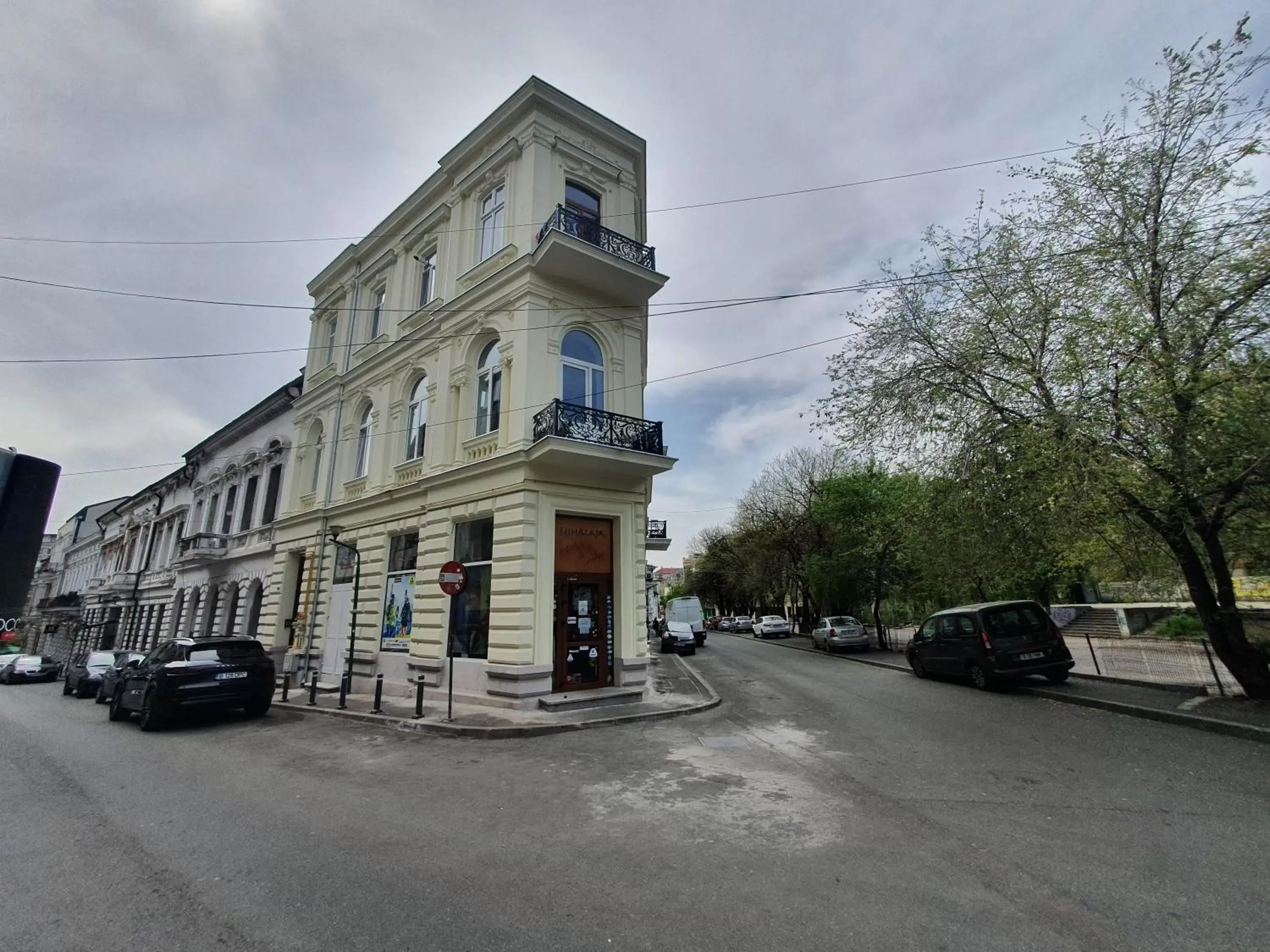 The Floor Piata Unirii The Floor Piata Unirii