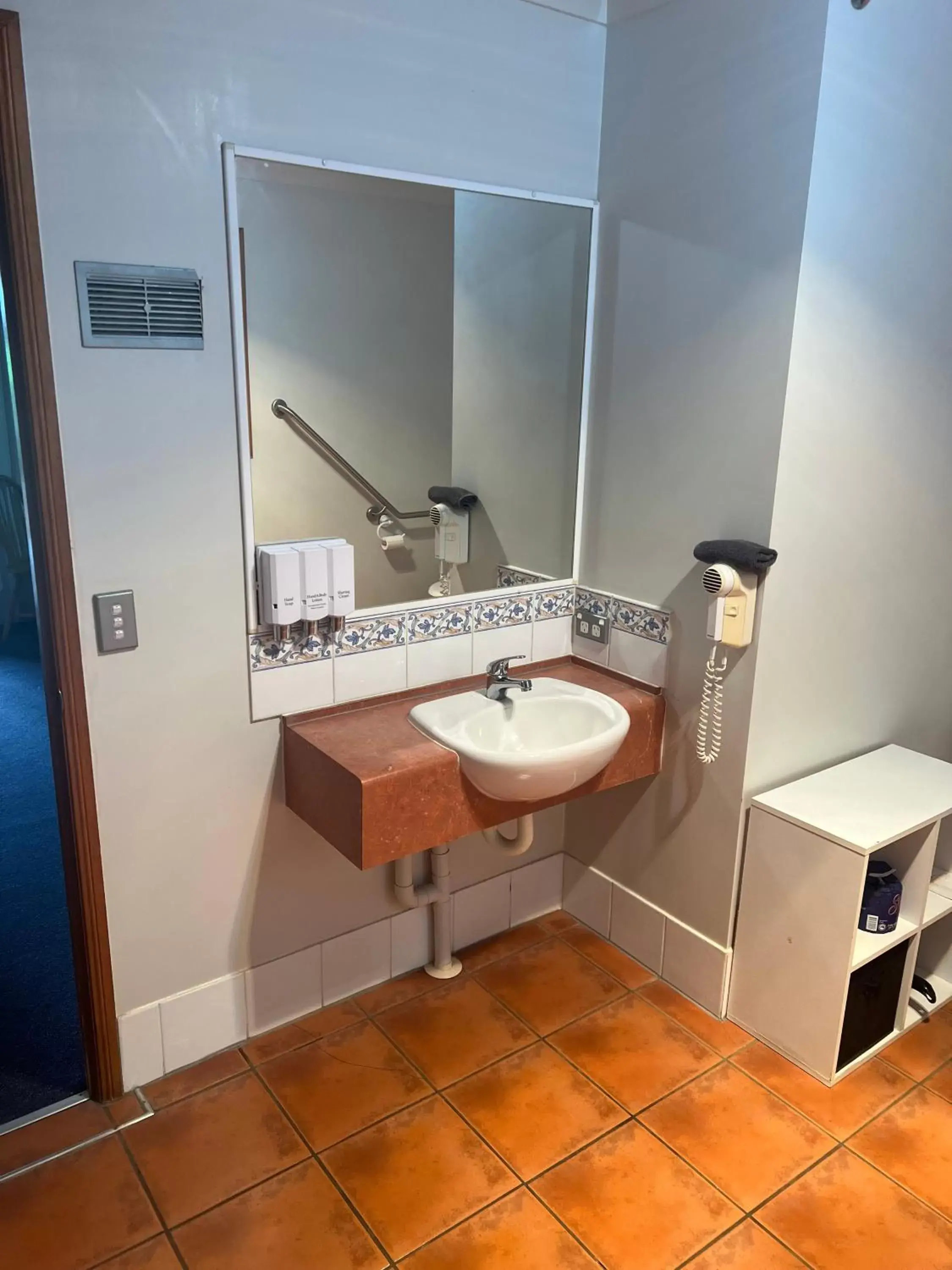 Queen Room - Disability Access in Asters On James Motor Inn Queen Room - Disability Access in Asters On James Motor Inn