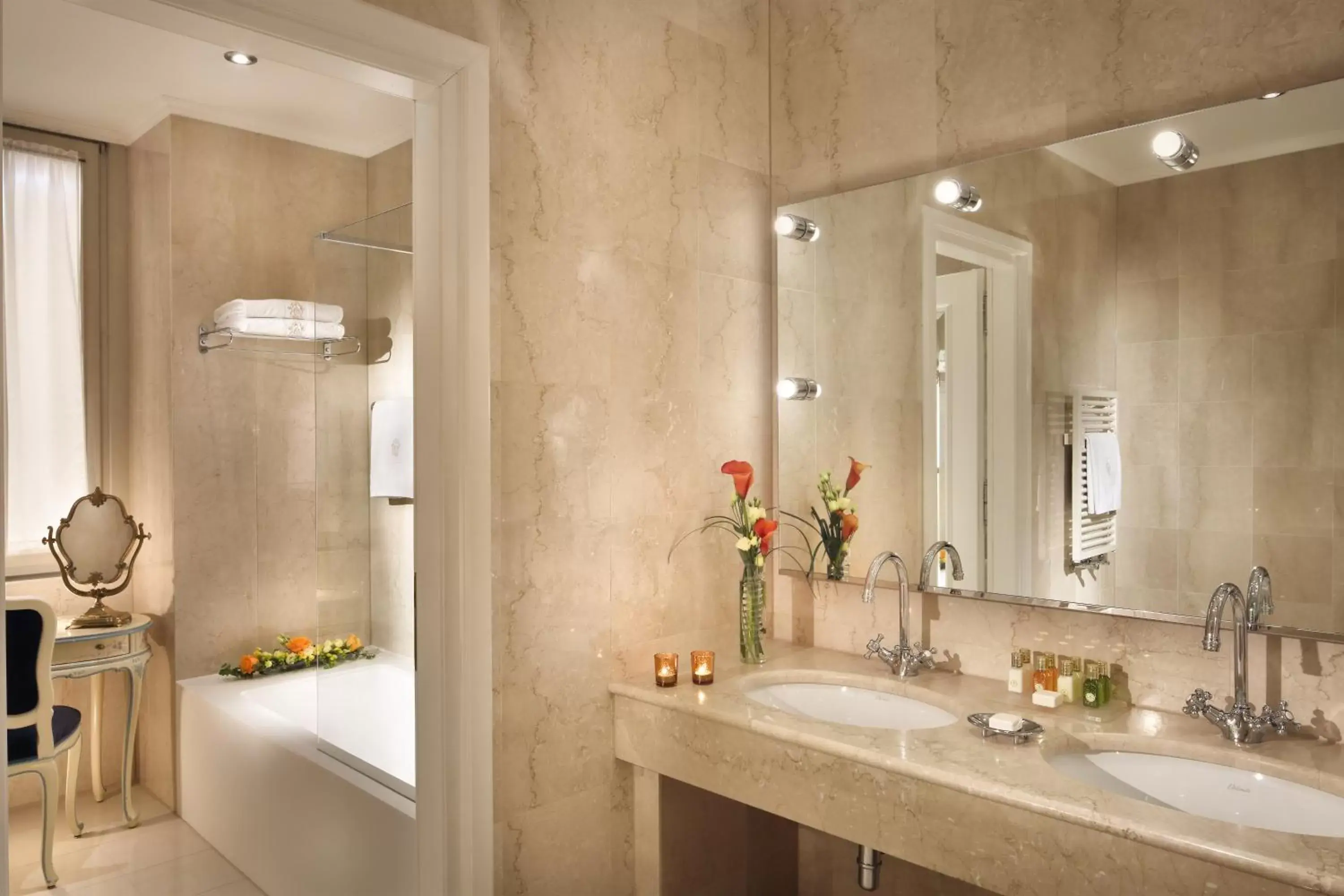 Deluxe Palace Double with Lake View - single occupancy in Hotel Splendide Royal Deluxe Palace Double with Lake View - single occupancy in Hotel Splendide Royal