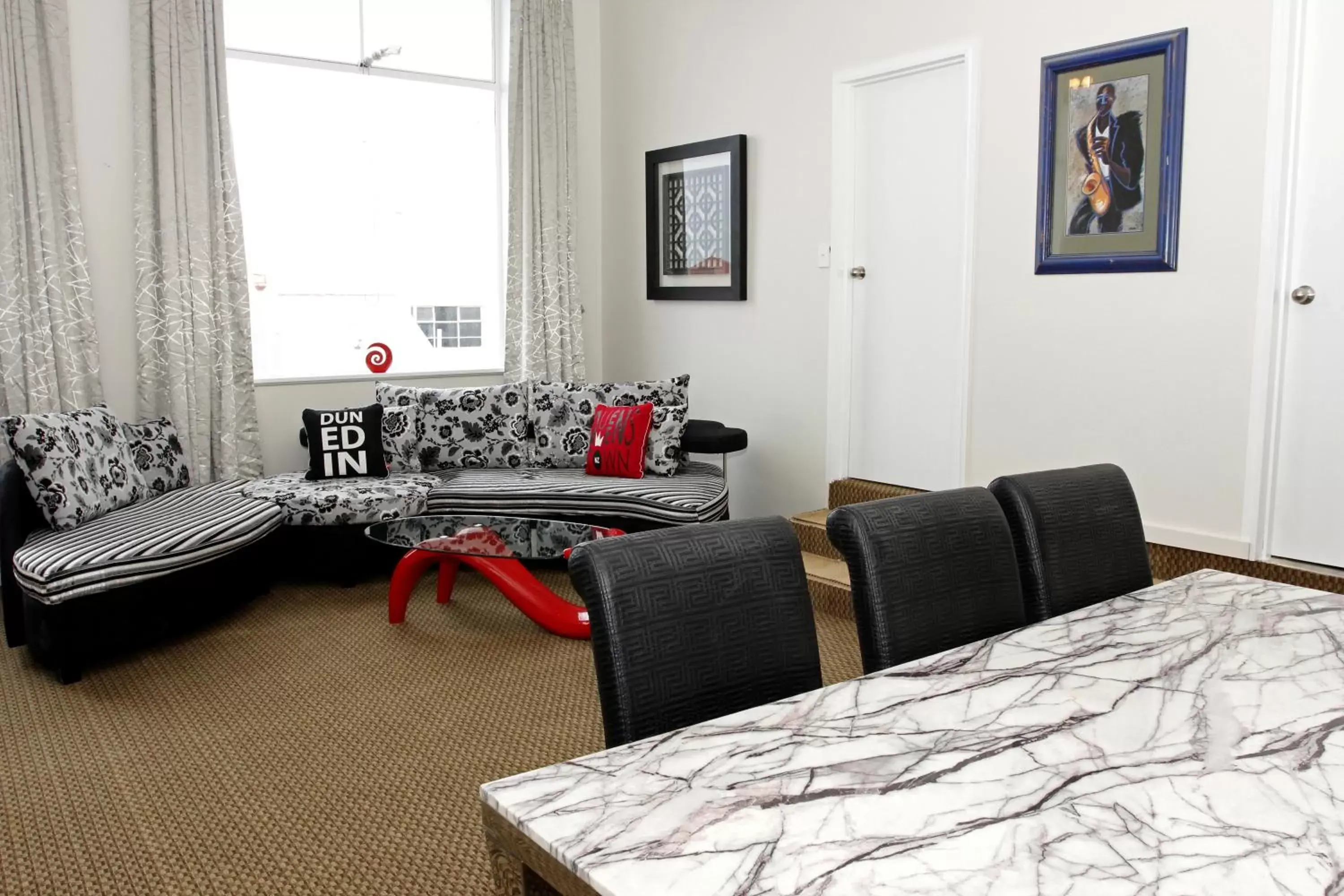 Three-Bedroom Apartment in Motel on Carroll Three-Bedroom Apartment in Motel on Carroll