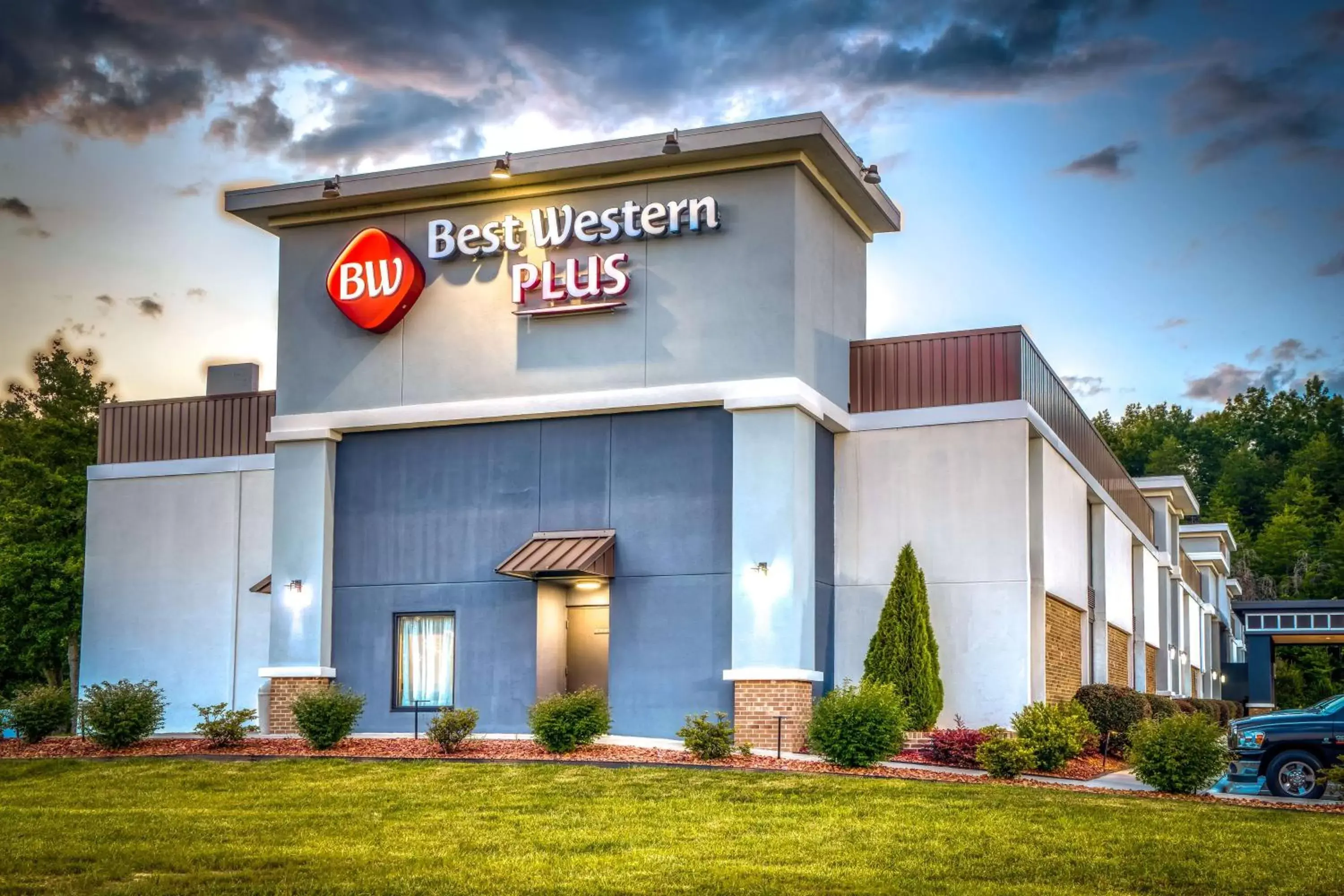 Best Western Plus Yadkin Valley Inn & Suites Best Western Plus Yadkin Valley Inn & Suites