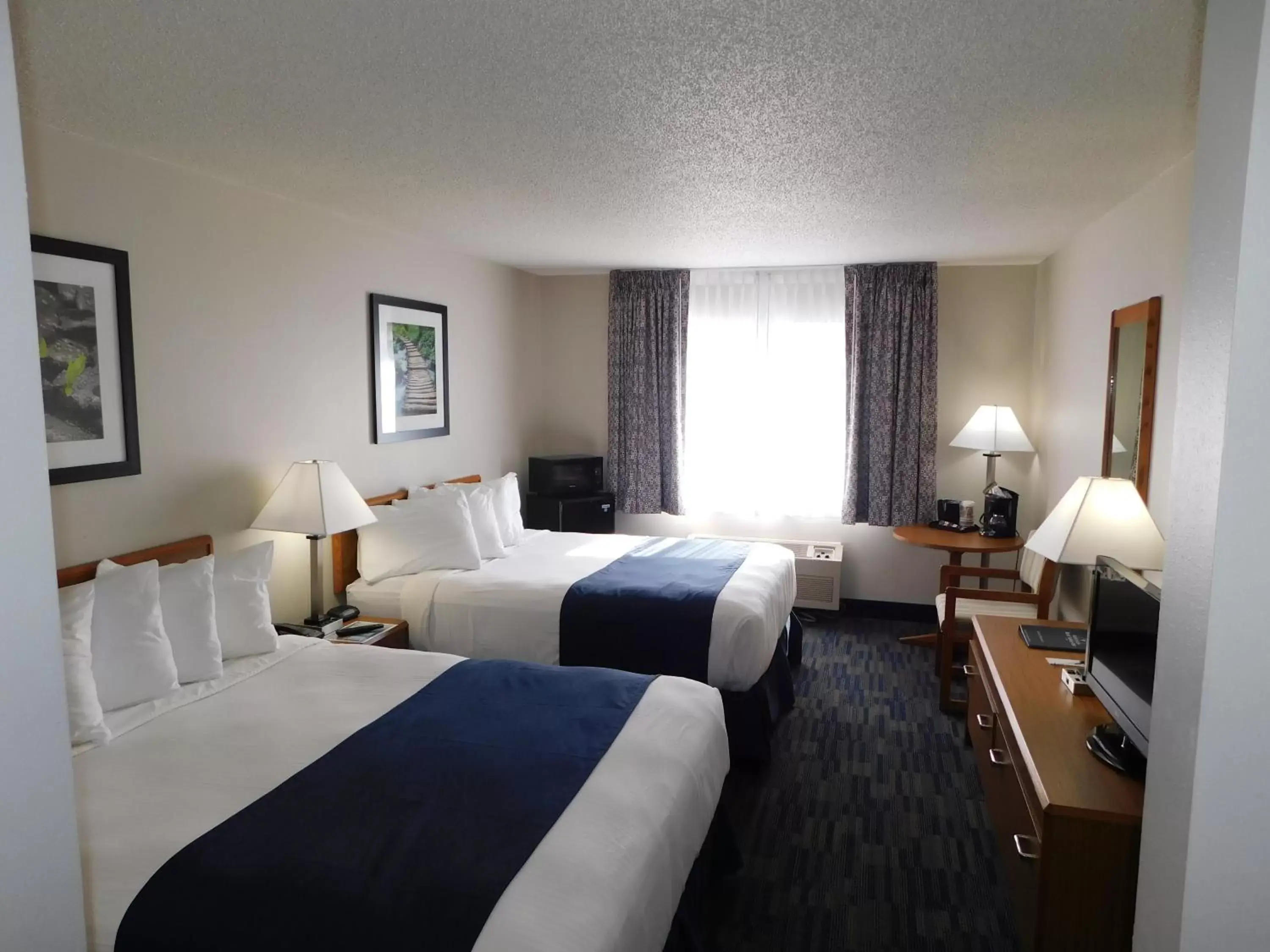 Queen Room with Two Queen Beds in Northwoods Best Inn - Chetek Queen Room with Two Queen Beds in Northwoods Best Inn - Chetek