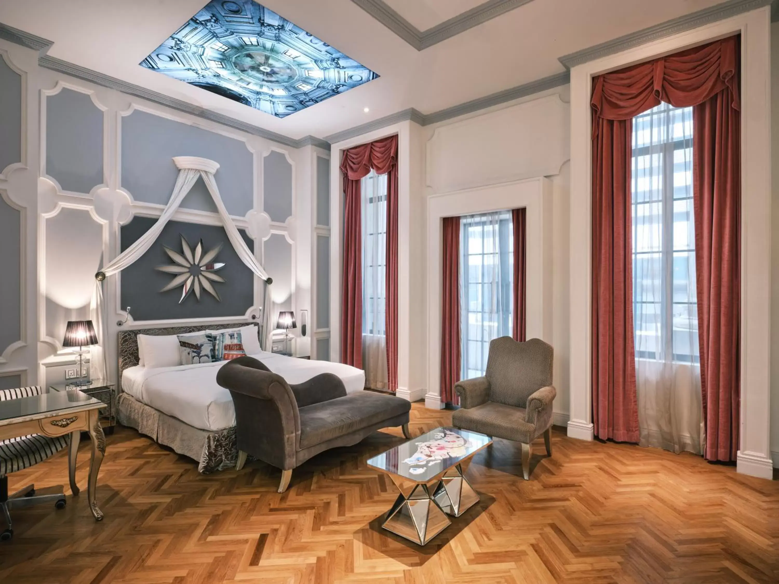 Balcony Suite in Hotel Telegraph Balcony Suite in Hotel Telegraph