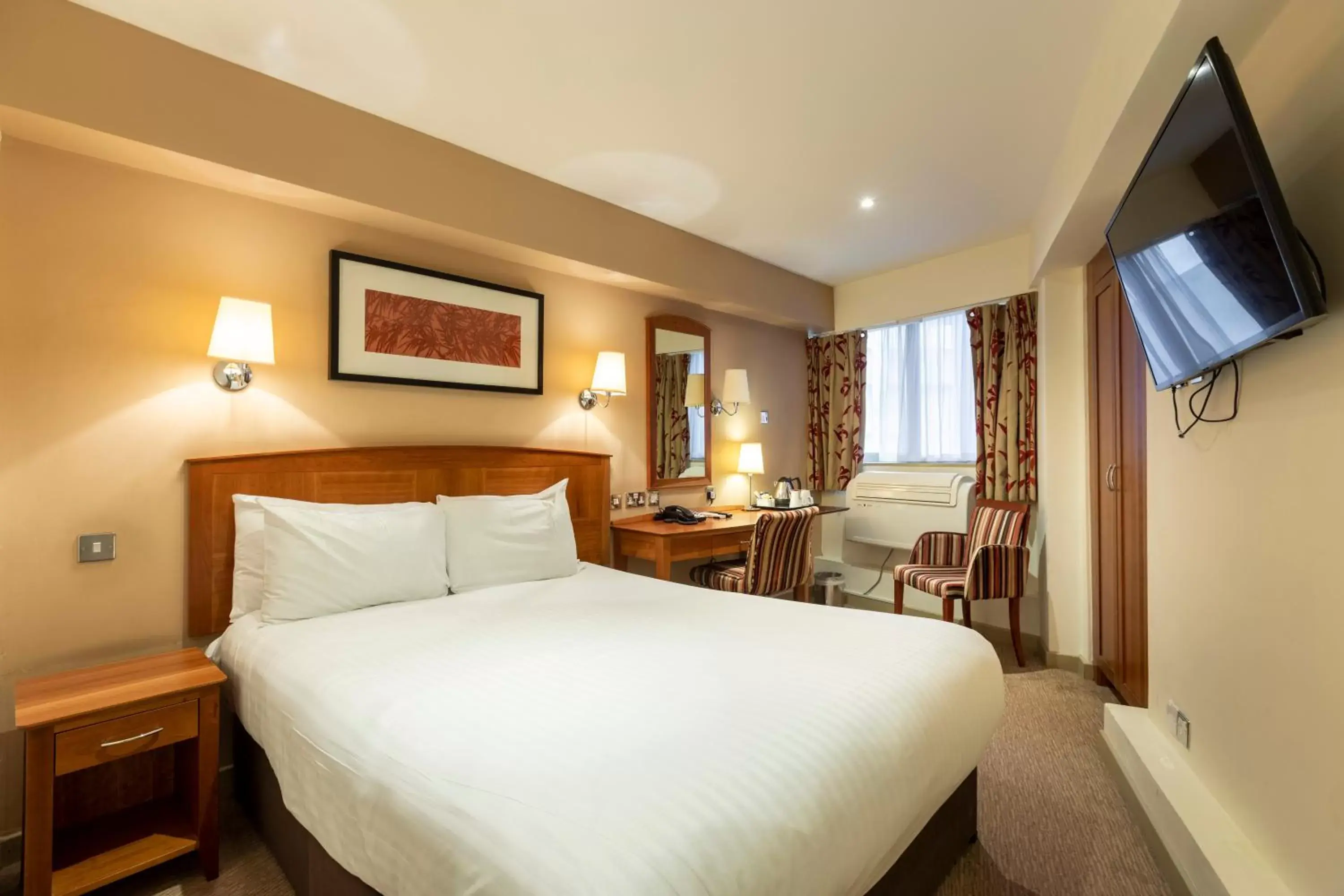 Classic Double Room in Birmingham Strathallan Hotel, BW Signature Collection Classic Double Room in Birmingham Strathallan Hotel, BW Signature Collection