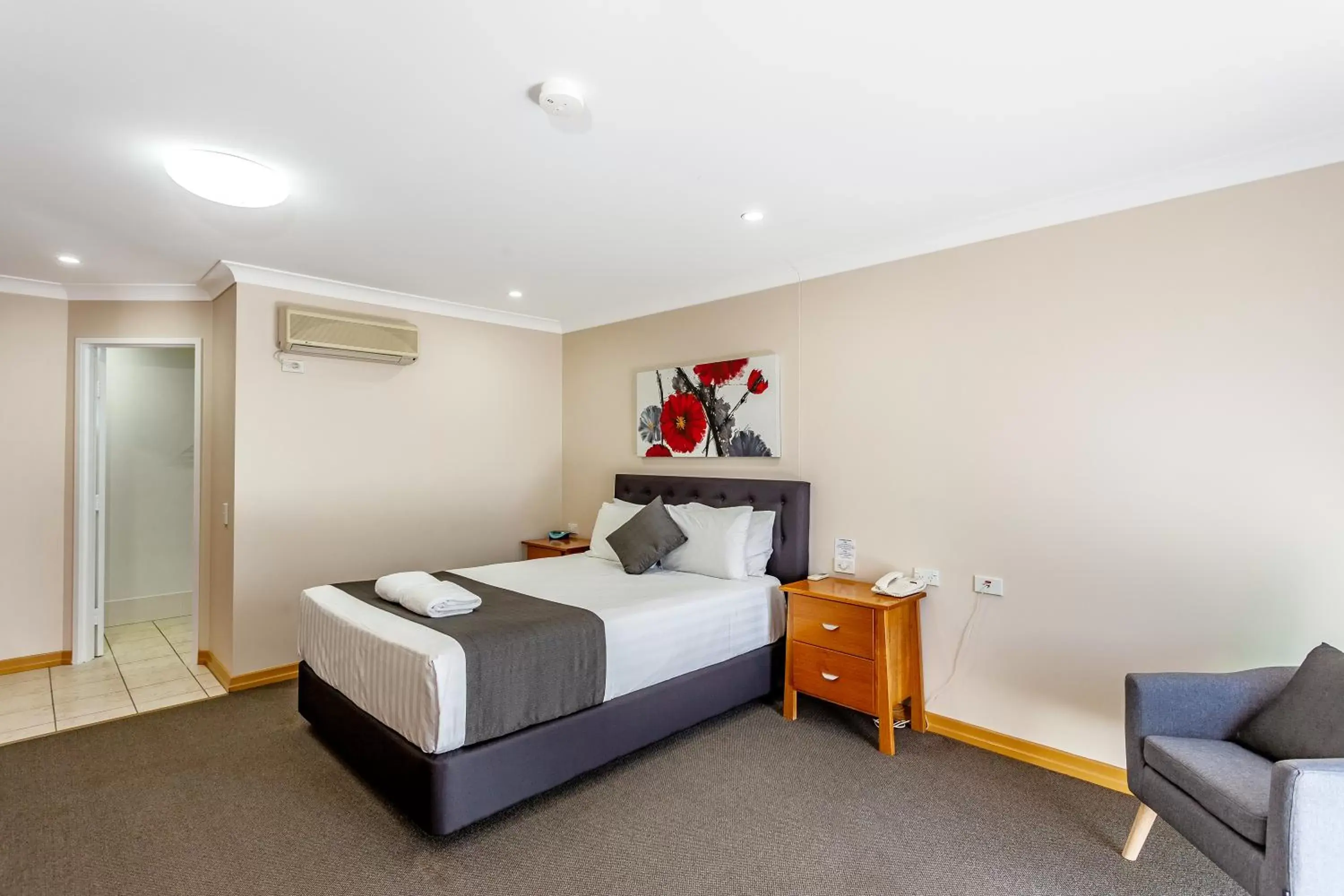 Queen Room in Eastgate on the Range Motel Queen Room in Eastgate on the Range Motel