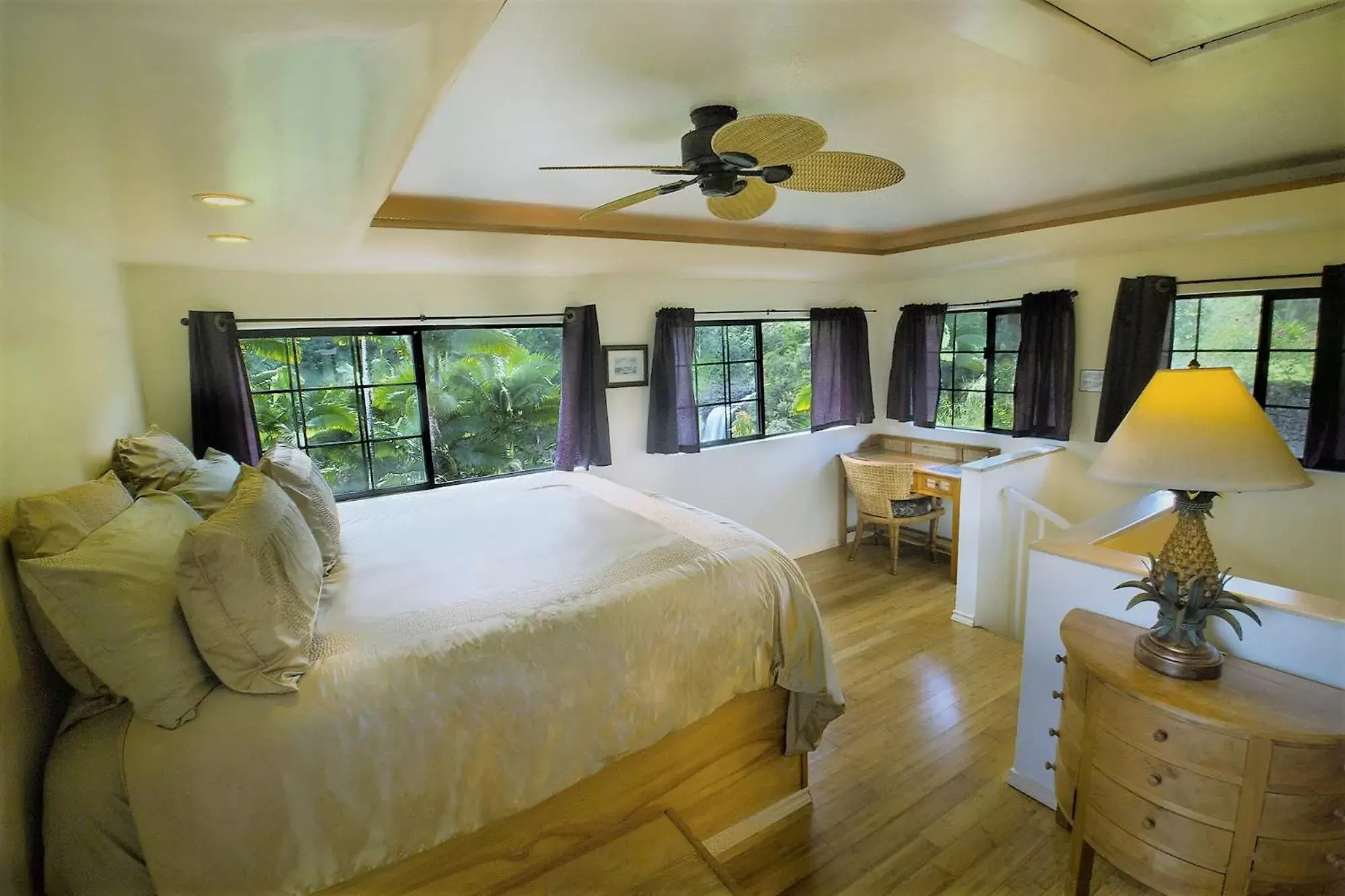 Guest House with Kitchen and Waterfall View in The Inn at Kulaniapia Falls Guest House with Kitchen and Waterfall View in The Inn at Kulaniapia Falls