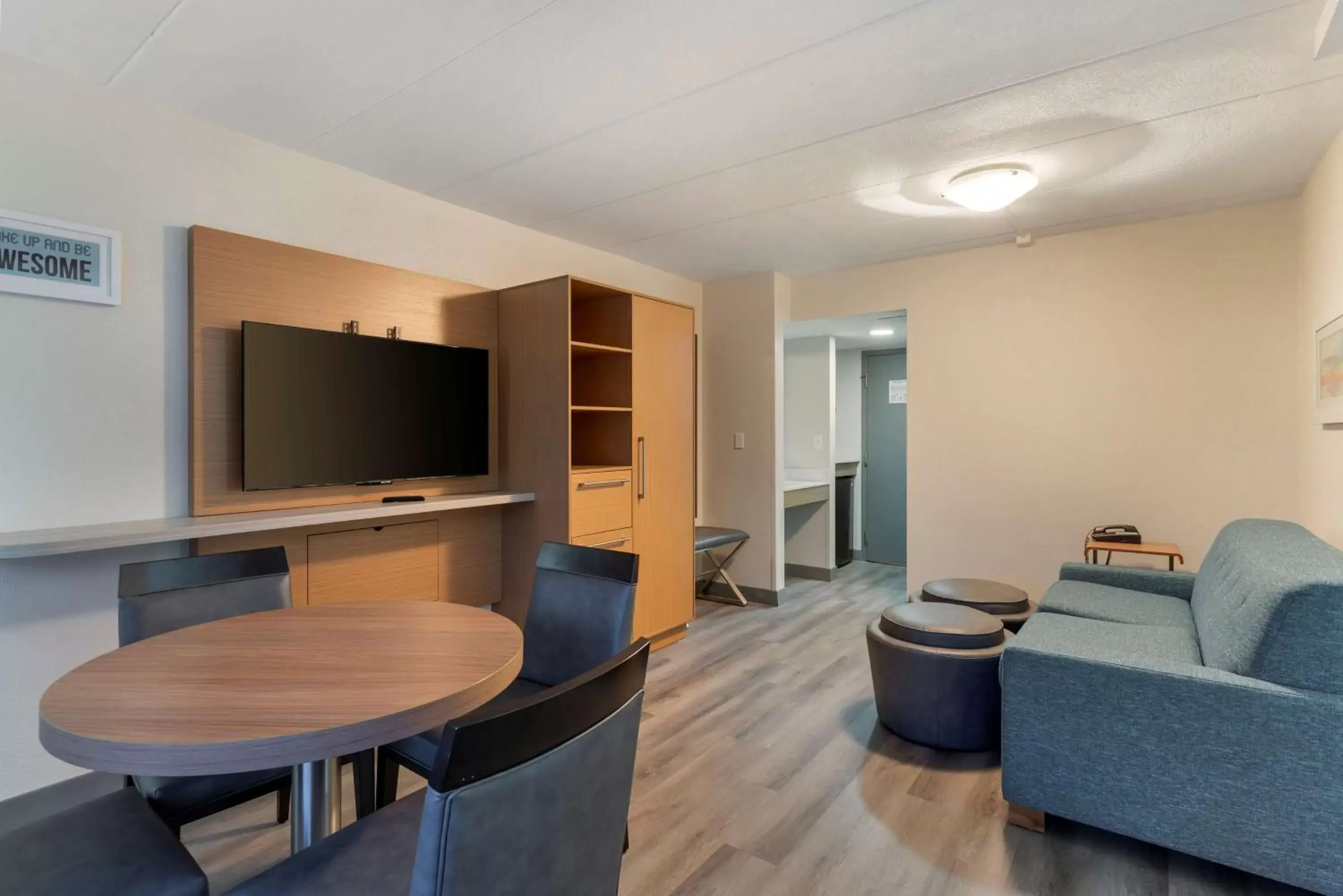 King Suite with Sofa Bed - Non-Smoking in Best Western PLUS Executive Hotel Richmond King Suite with Sofa Bed - Non-Smoking in Best Western PLUS Executive Hotel Richmond