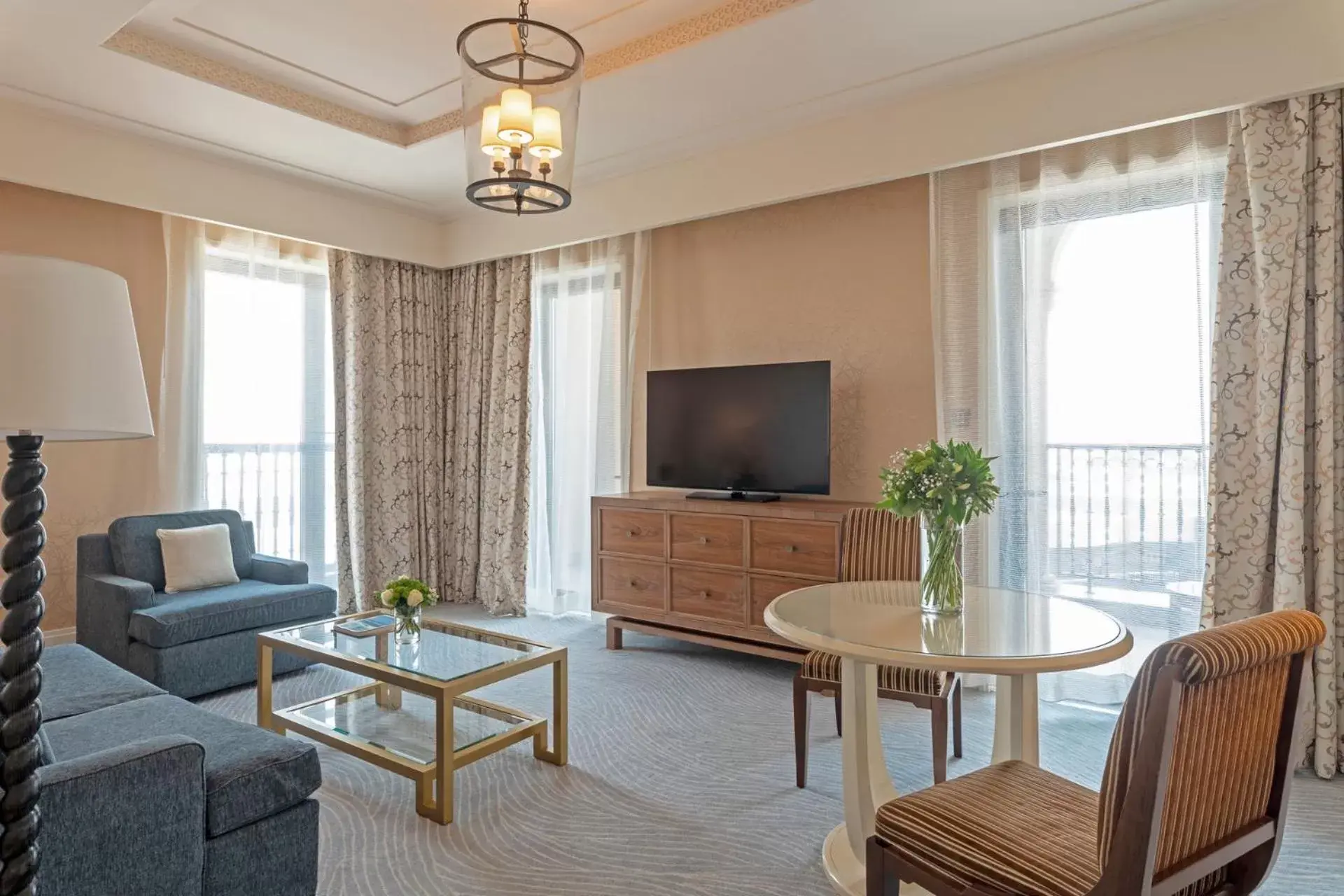 Four Seasons Junior Suite King Bed in Four Seasons Resort Dubai at Jumeirah Beach Four Seasons Junior Suite King Bed in Four Seasons Resort Dubai at Jumeirah Beach