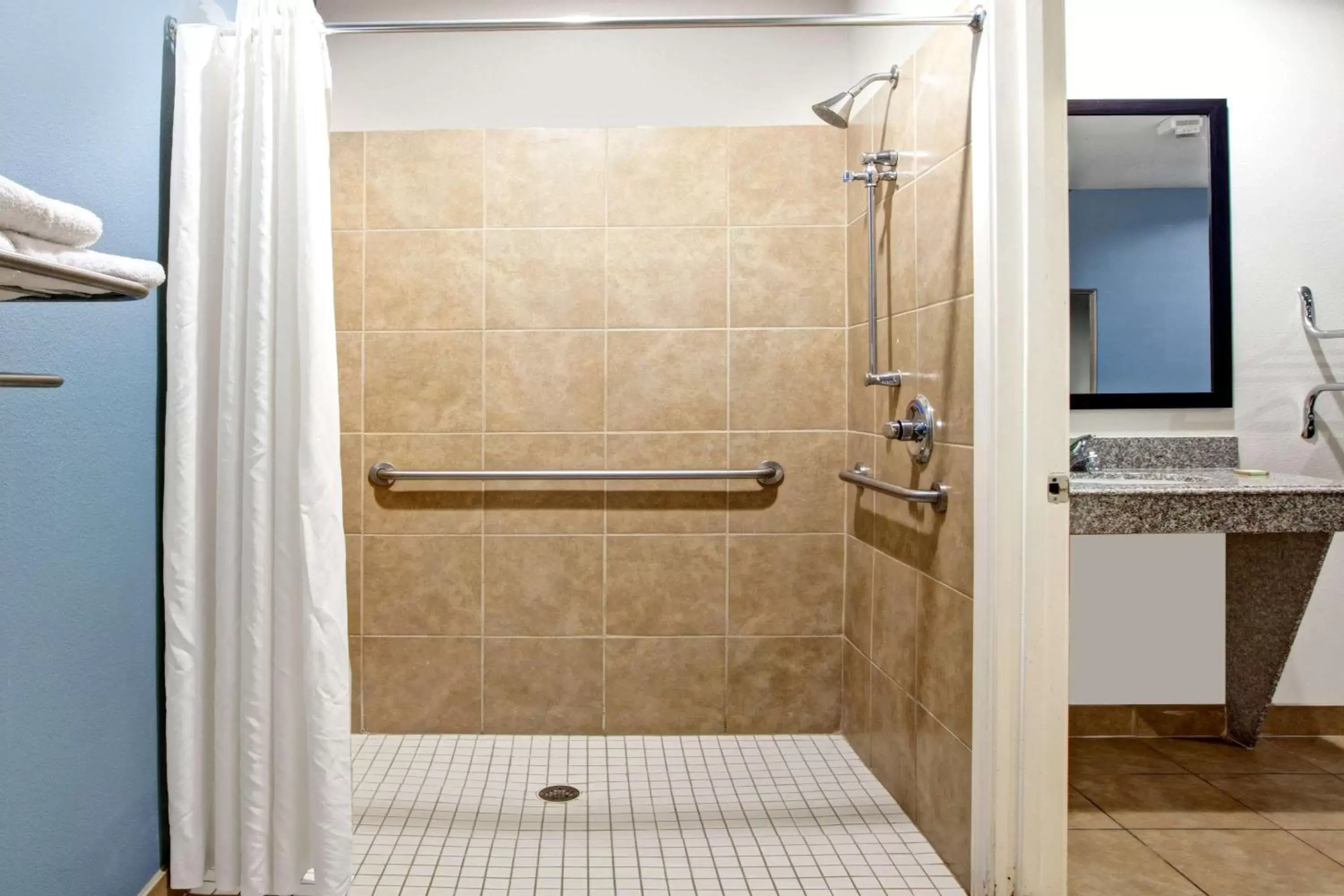 Deluxe Double Room with Two Double Beds - Non-Smoking in Super 8 by Wyndham Houston North I-45 Deluxe Double Room with Two Double Beds - Non-Smoking in Super 8 by Wyndham Houston North I-45