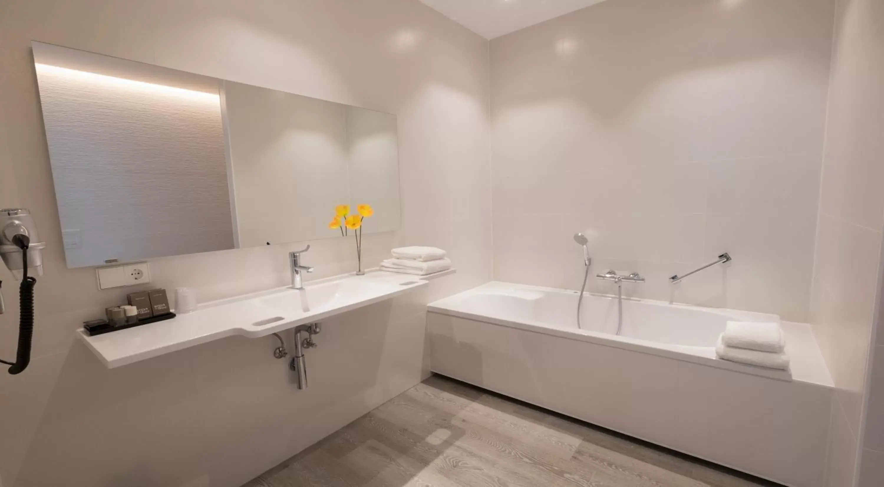 Comfort Double Room - Disability Access in Van der Valk Hotel Utrecht Comfort Double Room - Disability Access in Van der Valk Hotel Utrecht