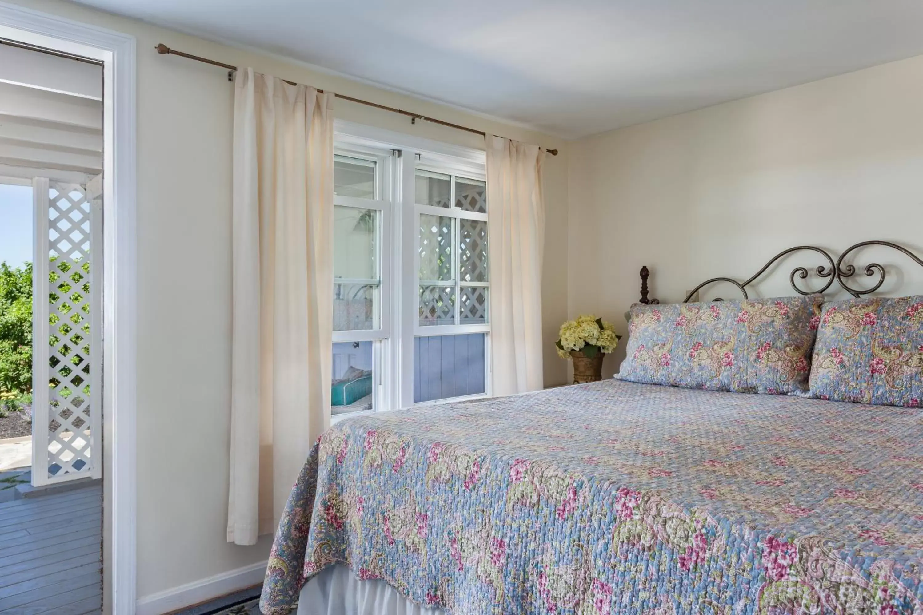 Family Room with Balcony in Avonlea Family Room with Balcony in Avonlea
