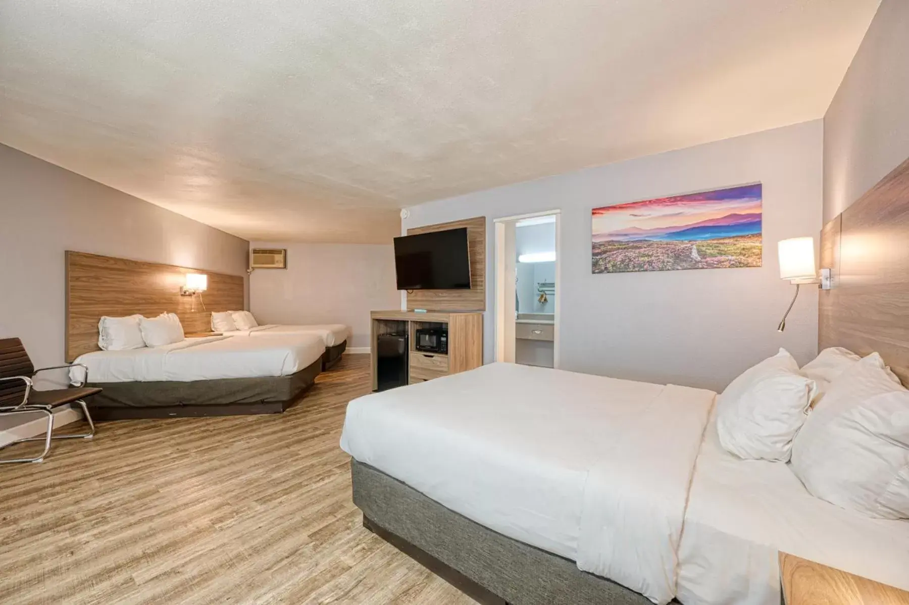 Family Room in Vagabond Inn San Luis Obispo Family Room in Vagabond Inn San Luis Obispo