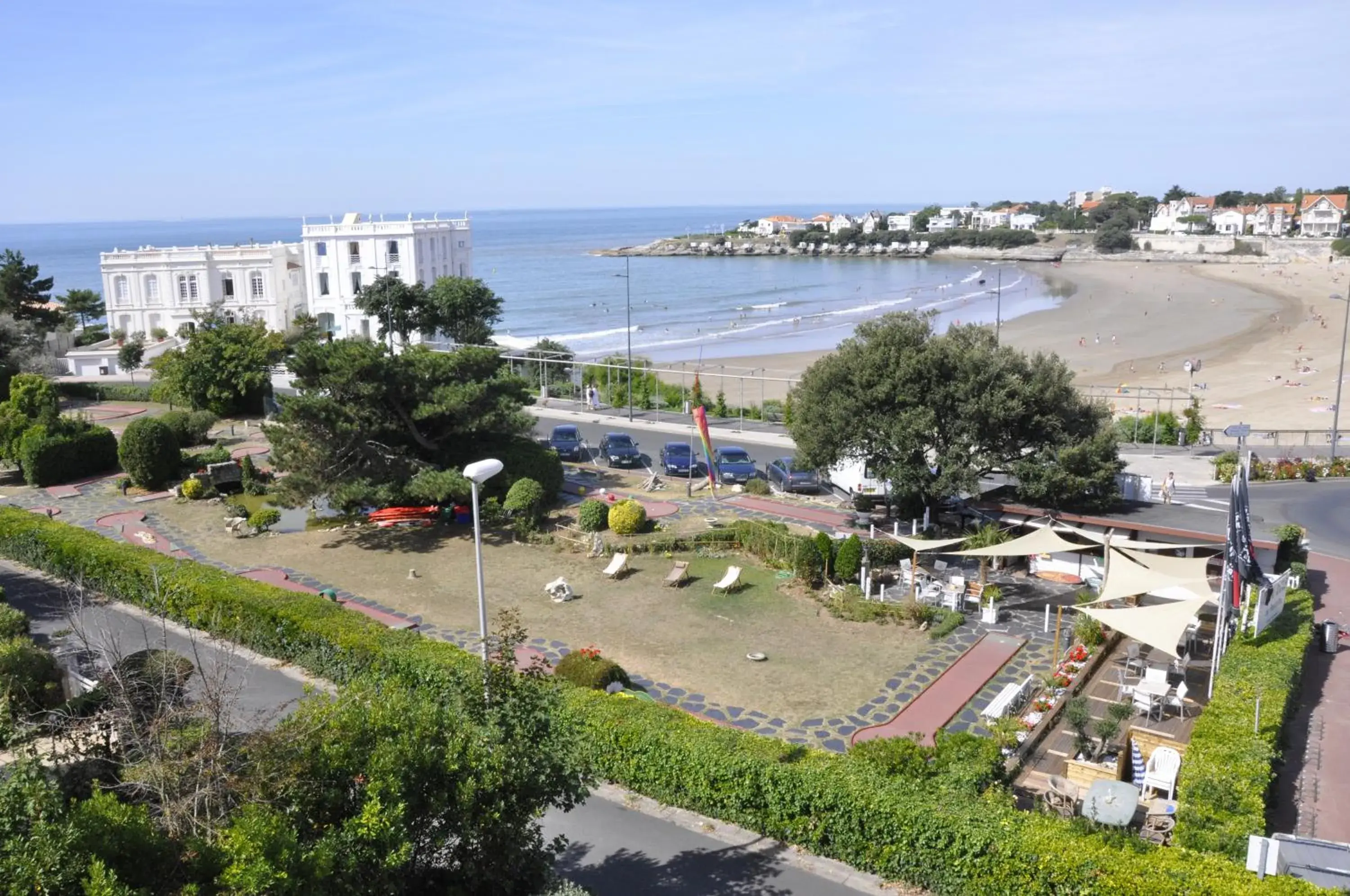 Large Double Room (2 Adults + 2 Children) in Hotel Belle Vue Royan Large Double Room (2 Adults + 2 Children) in Hotel Belle Vue Royan
