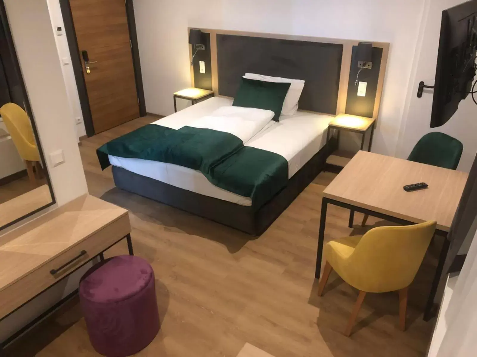 Deluxe Double Room in DIWOTEL l RÜSSELSHEIM Deluxe Double Room in DIWOTEL l RÜSSELSHEIM