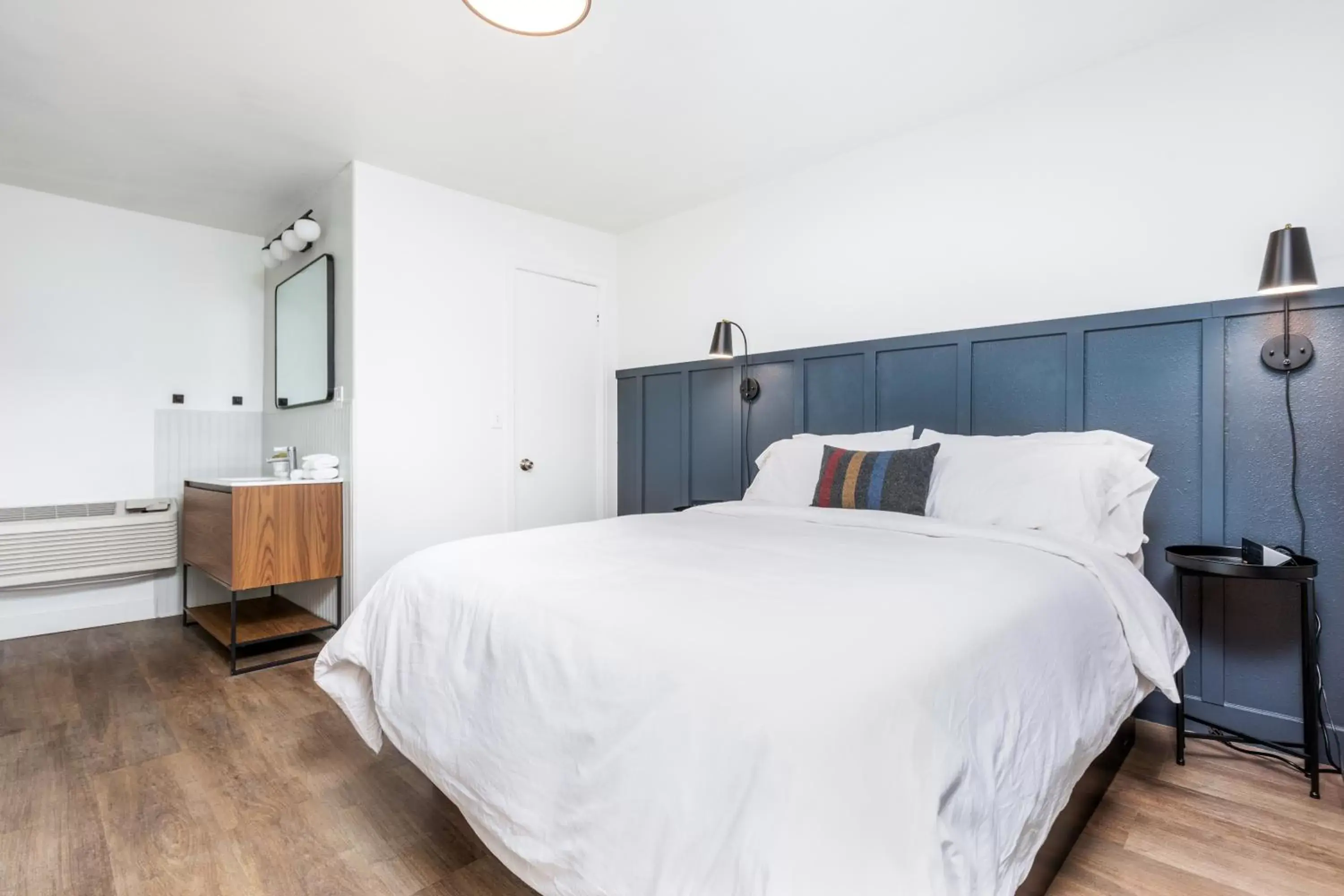 Queen Room in Minecart Motor Lodge Queen Room in Minecart Motor Lodge