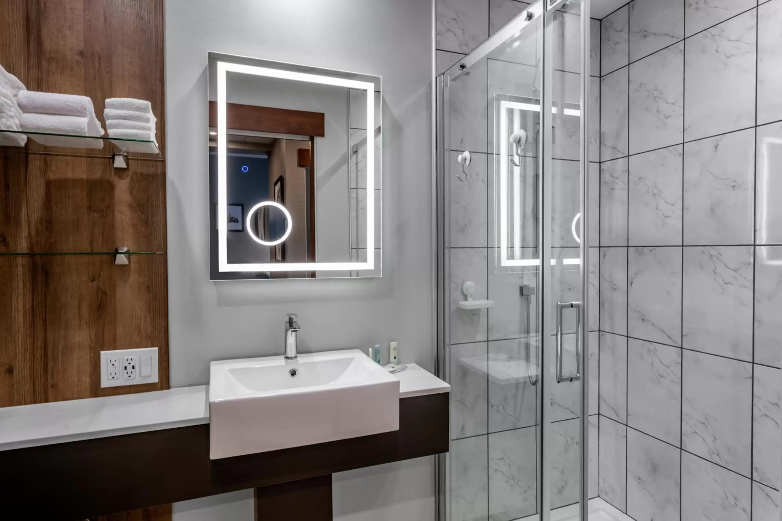 Standard Queen Room with Two Queen Beds - Non-Smoking in Quality Hotel & Conference Centre Standard Queen Room with Two Queen Beds - Non-Smoking in Quality Hotel & Conference Centre