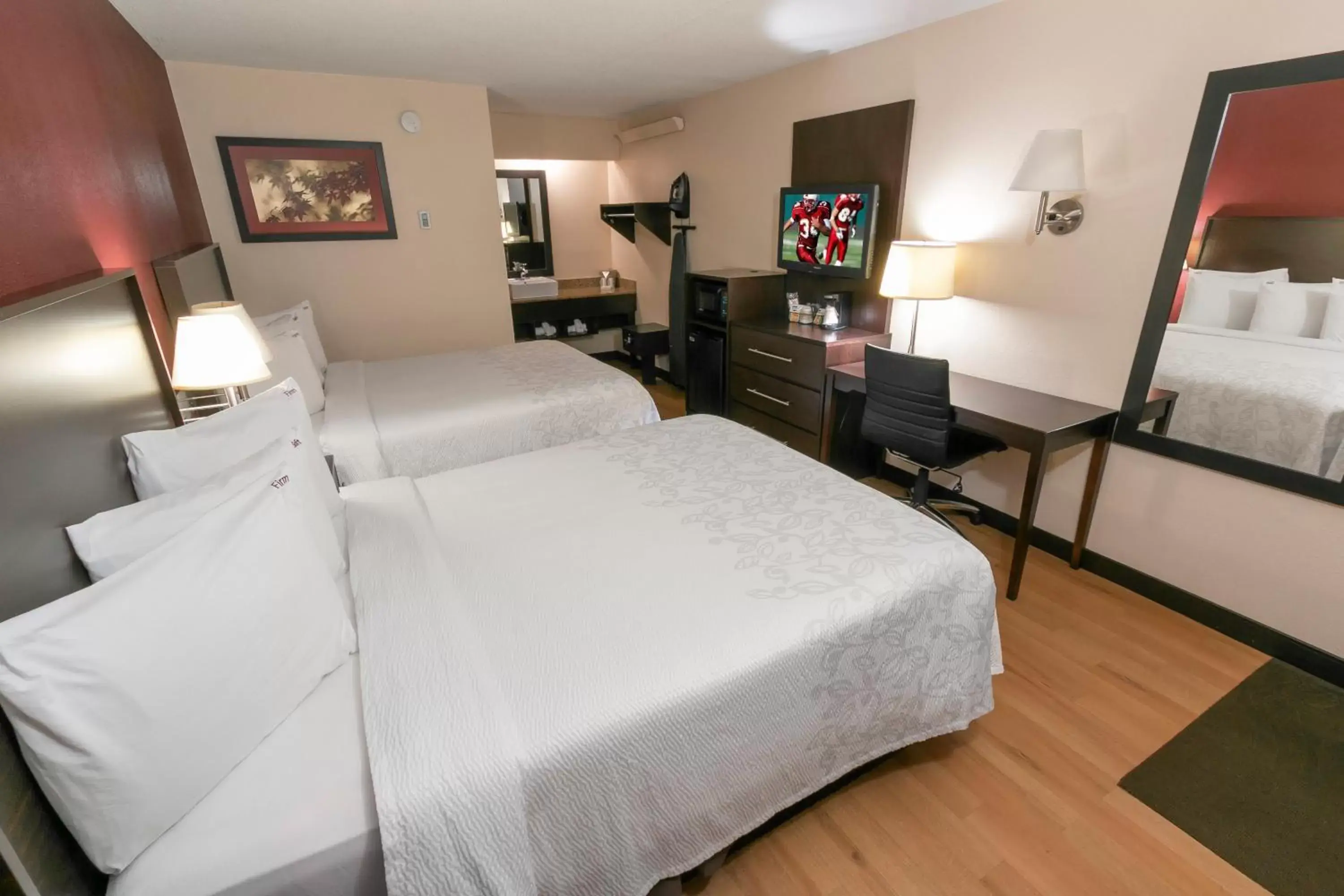 Deluxe Room with Two Double Beds Smoke Free in Red Roof Inn PLUS+ University at Buffalo - Amherst Deluxe Room with Two Double Beds Smoke Free in Red Roof Inn PLUS+ University at Buffalo - Amherst