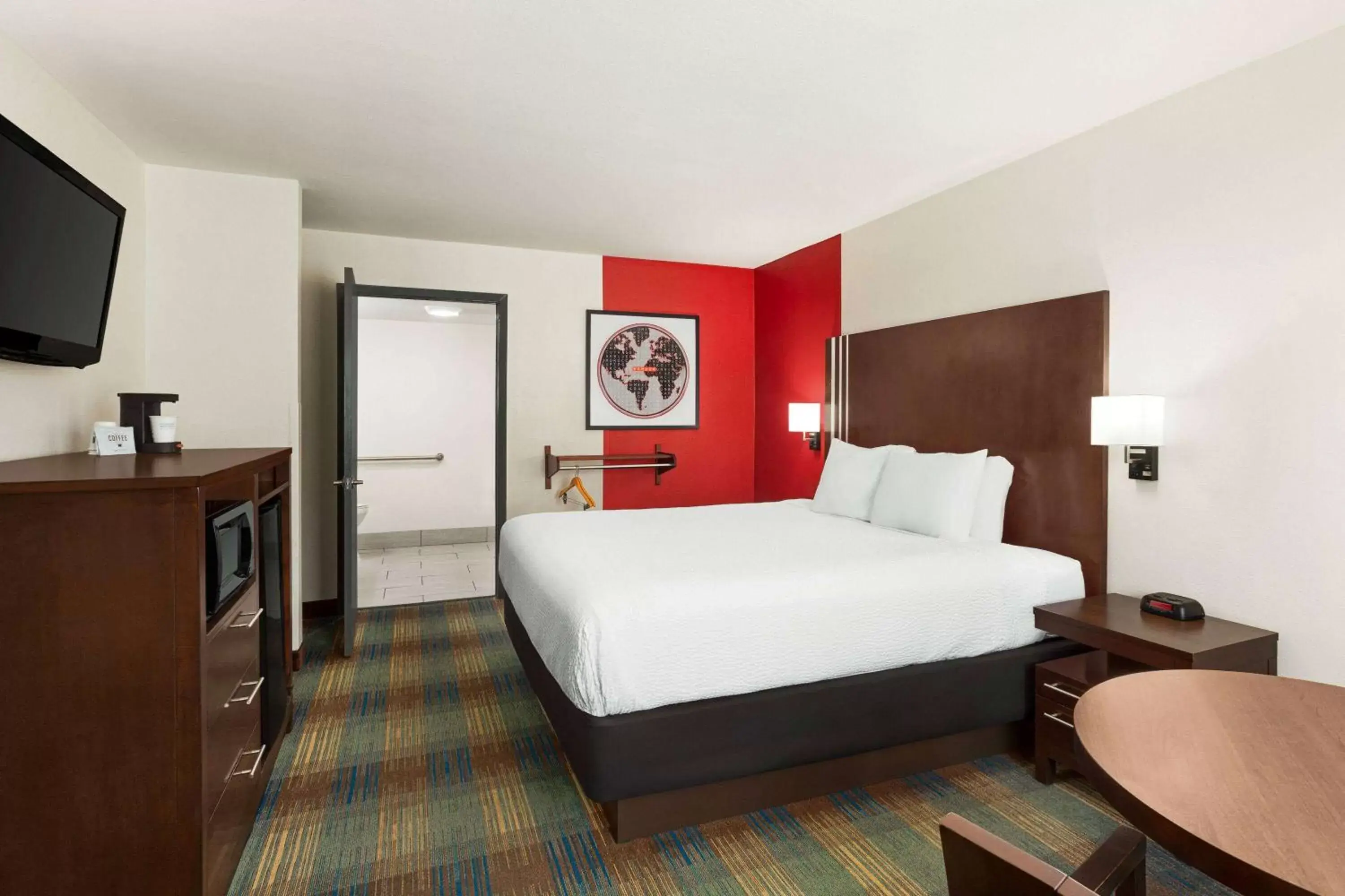 King Room with Bath Tub - Mobility/Hearing Accessible - Non-Smoking in Ramada by Wyndham San Antonio Near SeaWorld - Lackland AFB King Room with Bath Tub - Mobility/Hearing Accessible - Non-Smoking in Ramada by Wyndham San Antonio Near SeaWorld - Lackland AFB