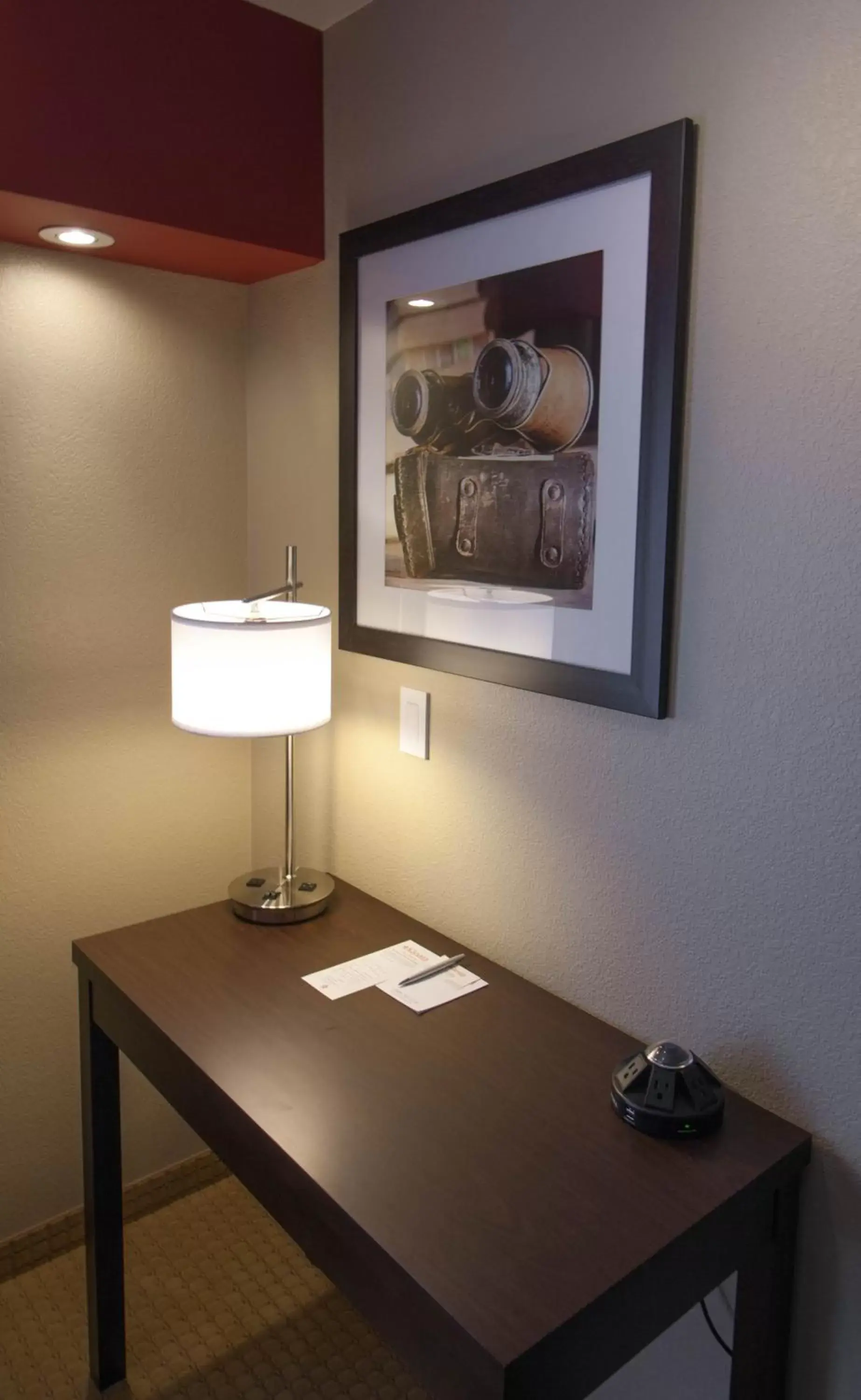 King Suite with Kitchenette in The Kanata Inns Invermere King Suite with Kitchenette in The Kanata Inns Invermere