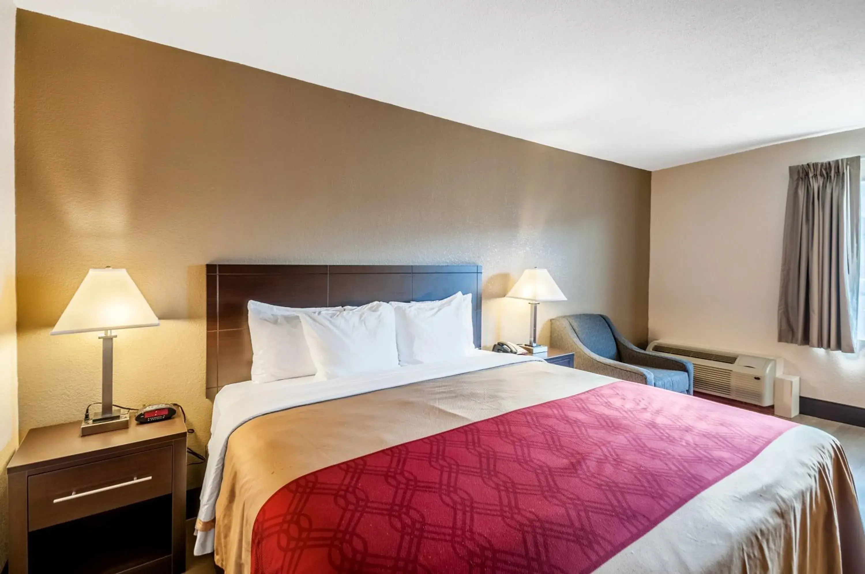 King Room - Non-Smoking in Econo Lodge Hagerstown I-81 King Room - Non-Smoking in Econo Lodge Hagerstown I-81