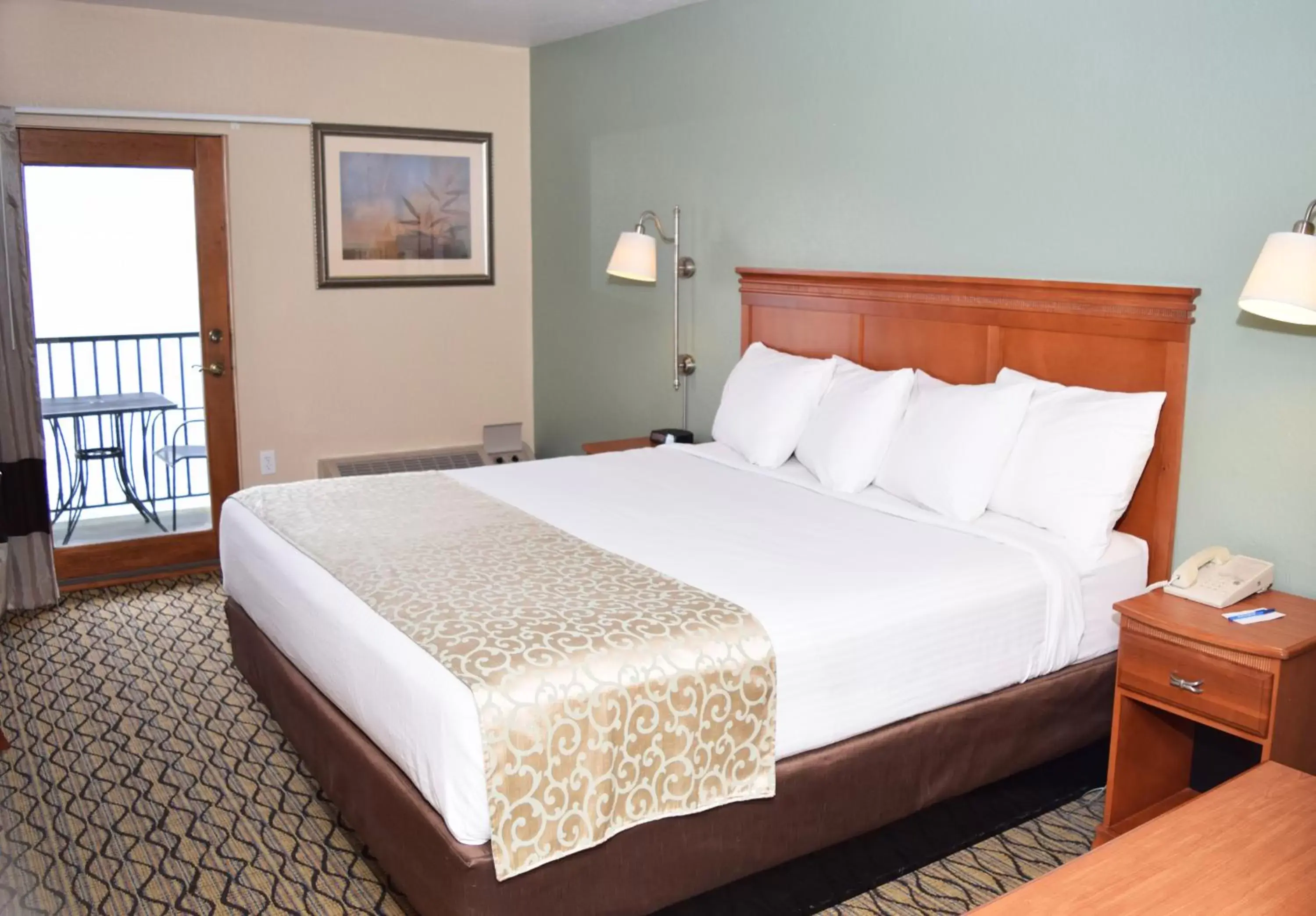 King Bed Handicapped Bath Beach Walkout in Beachfront Hotel Houghton Lake King Bed Handicapped Bath Beach Walkout in Beachfront Hotel Houghton Lake