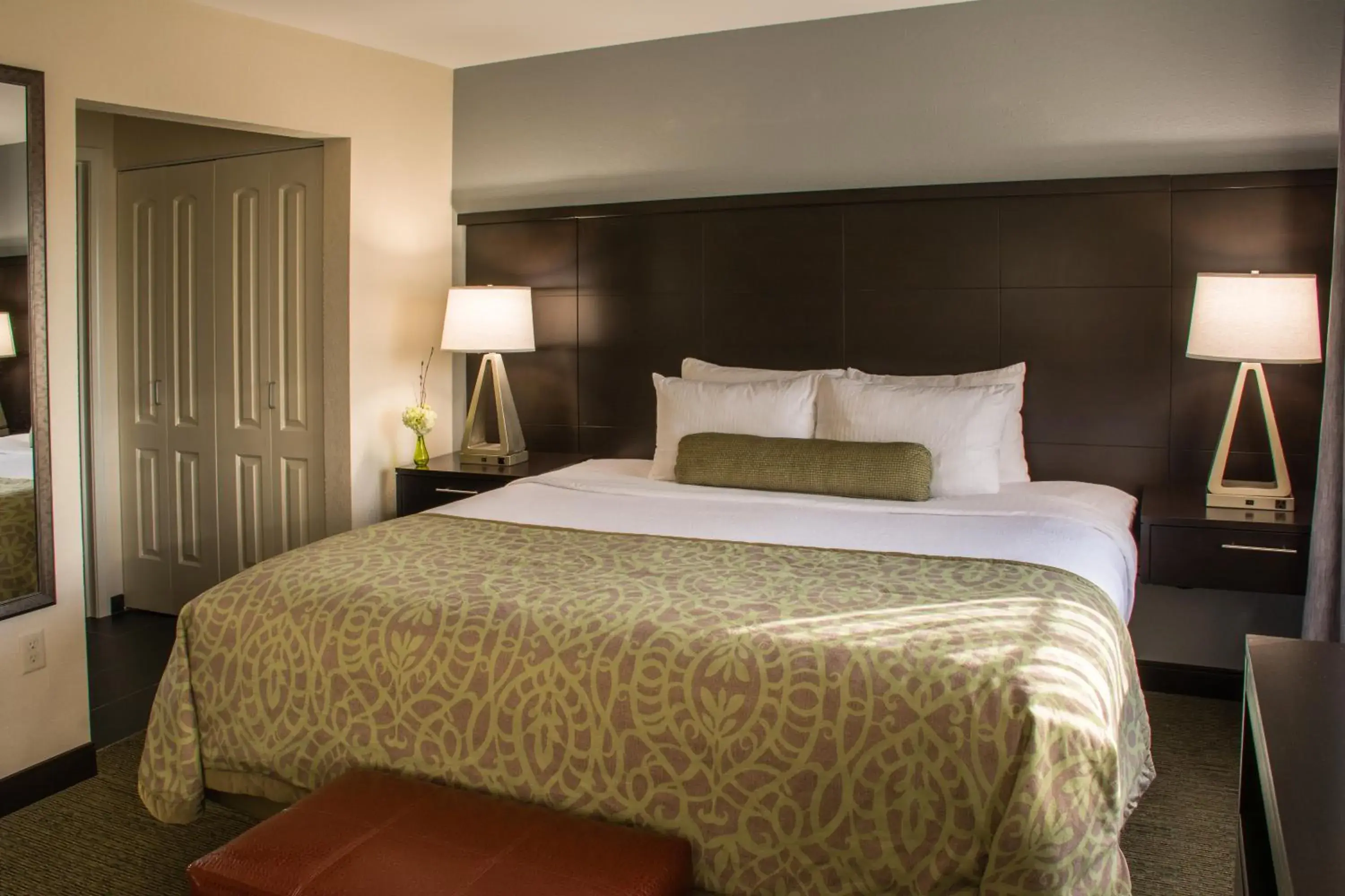 Studio King Suite - Communications Accessible in Staybridge Suites Schererville by IHG Studio King Suite - Communications Accessible in Staybridge Suites Schererville by IHG