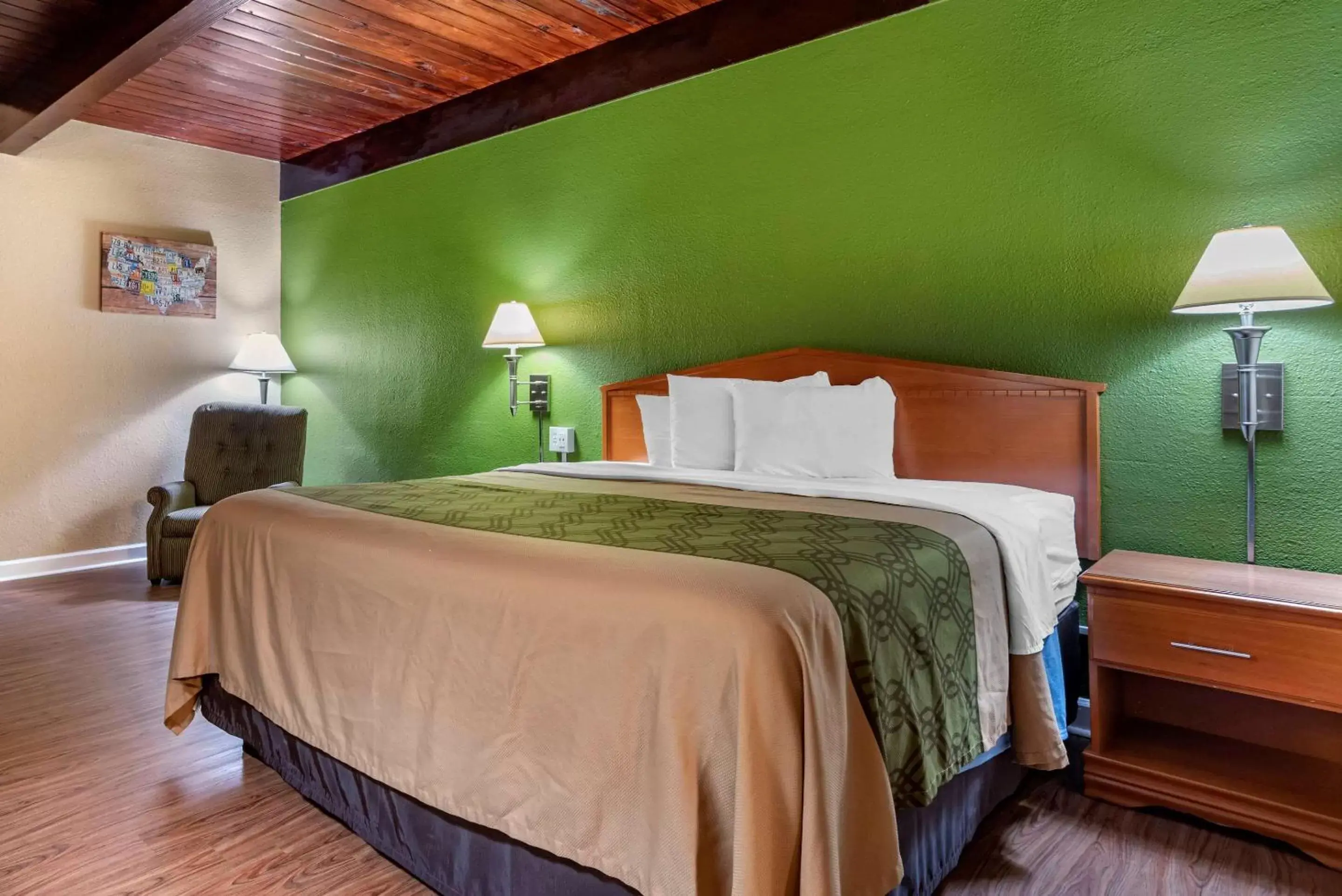 King Room - Non-Smoking in Econo Lodge Tallahassee Near Capital -University King Room - Non-Smoking in Econo Lodge Tallahassee Near Capital -University