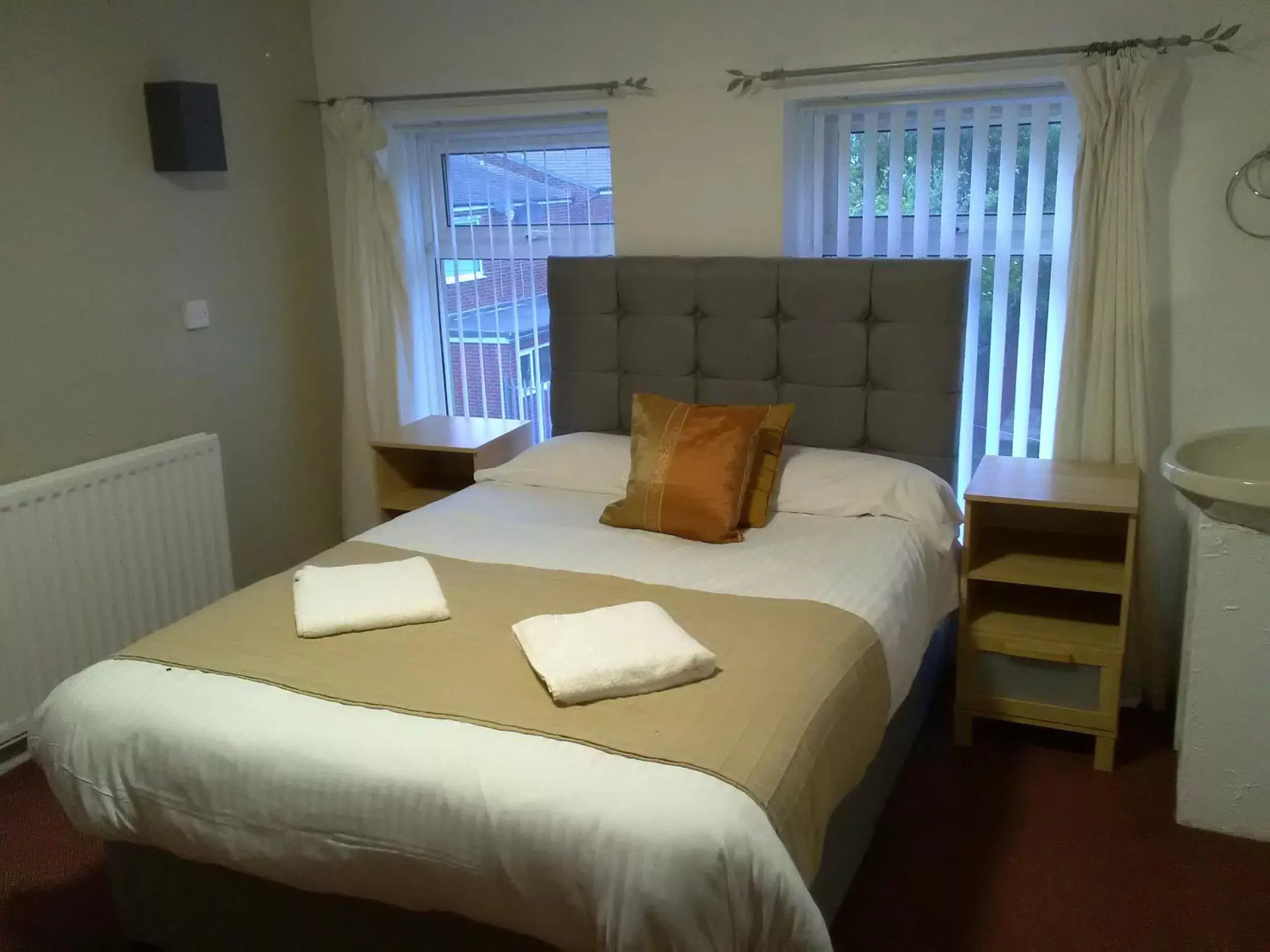 Double Room with Shared Bathroom in Clifton Hotel Newcastle Double Room with Shared Bathroom in Clifton Hotel Newcastle