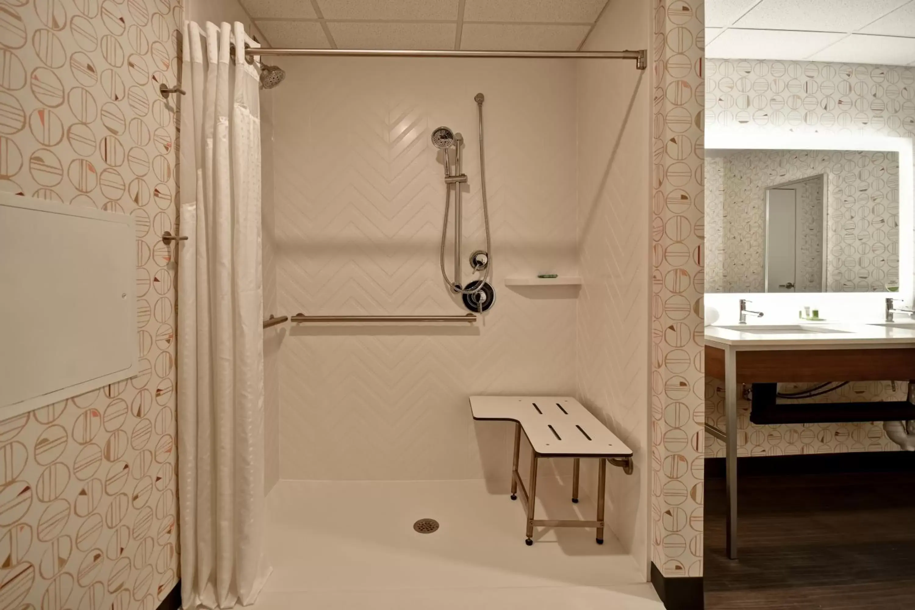 King Room - Hearing Accessible - Roll-in Shower in Holiday Inn Lancaster, an IHG Hotel King Room - Hearing Accessible - Roll-in Shower in Holiday Inn Lancaster, an IHG Hotel